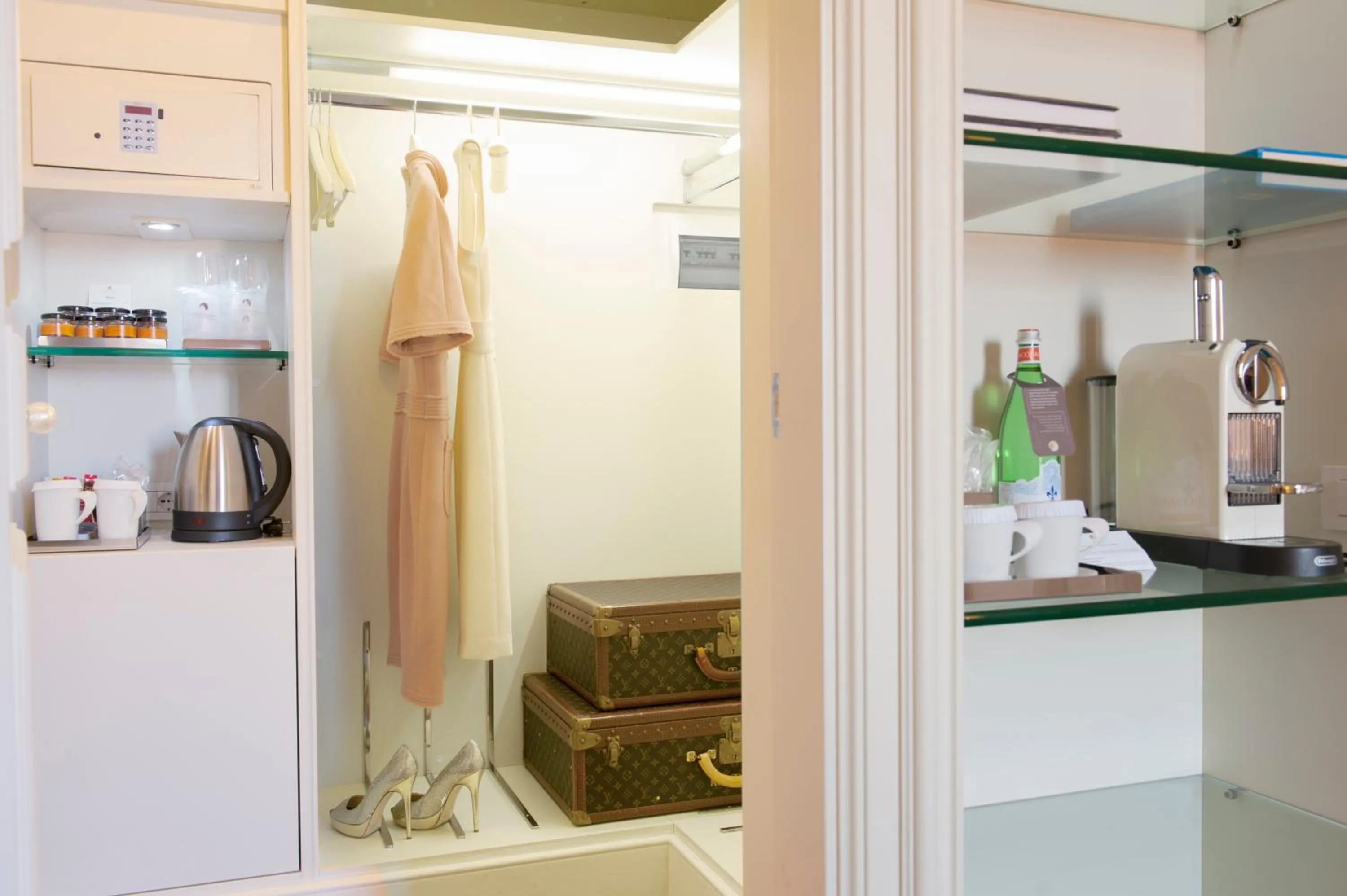 Coffee/tea facilities in Brunelleschi Hotel