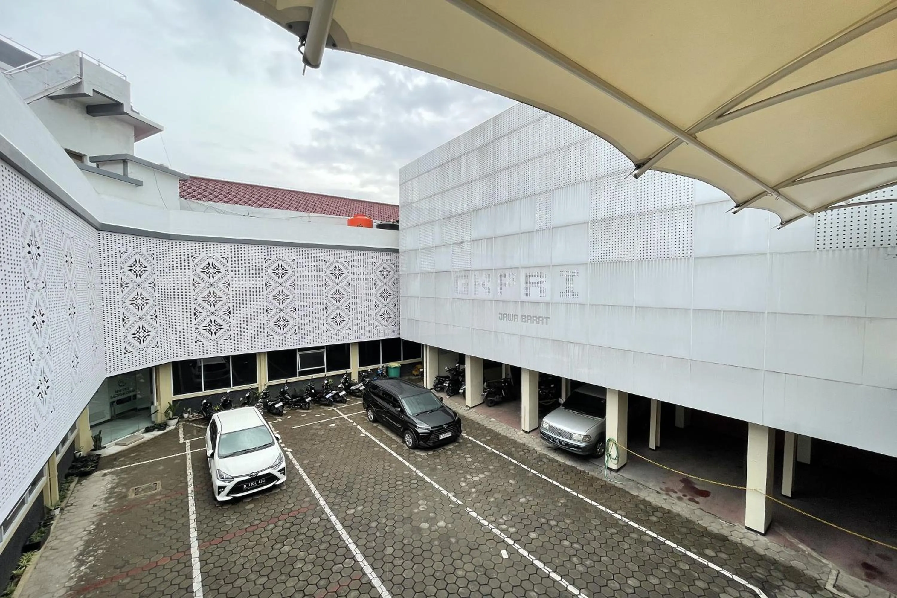 Property building in Hotel Lengkong 2