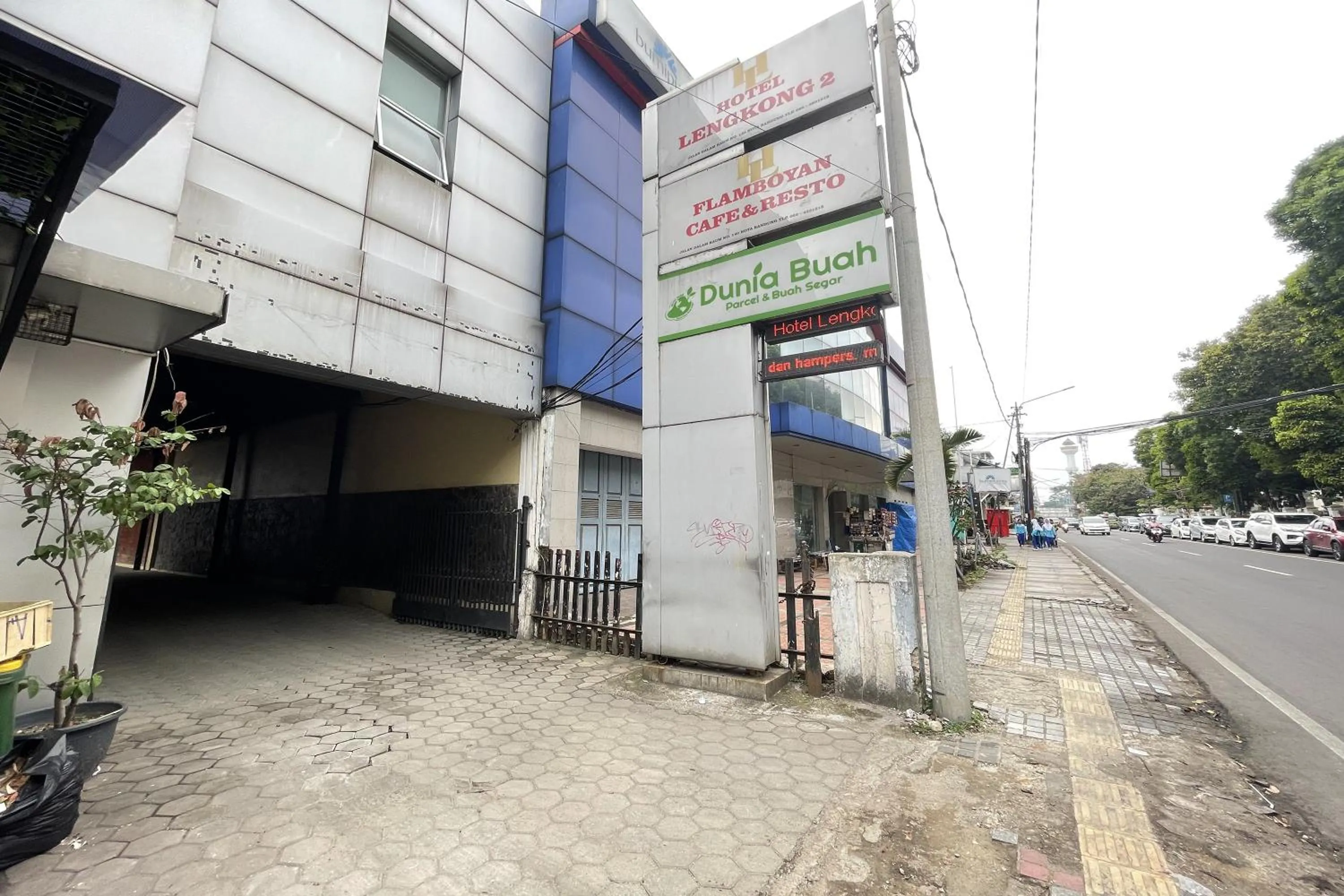 Property building in Hotel Lengkong 2