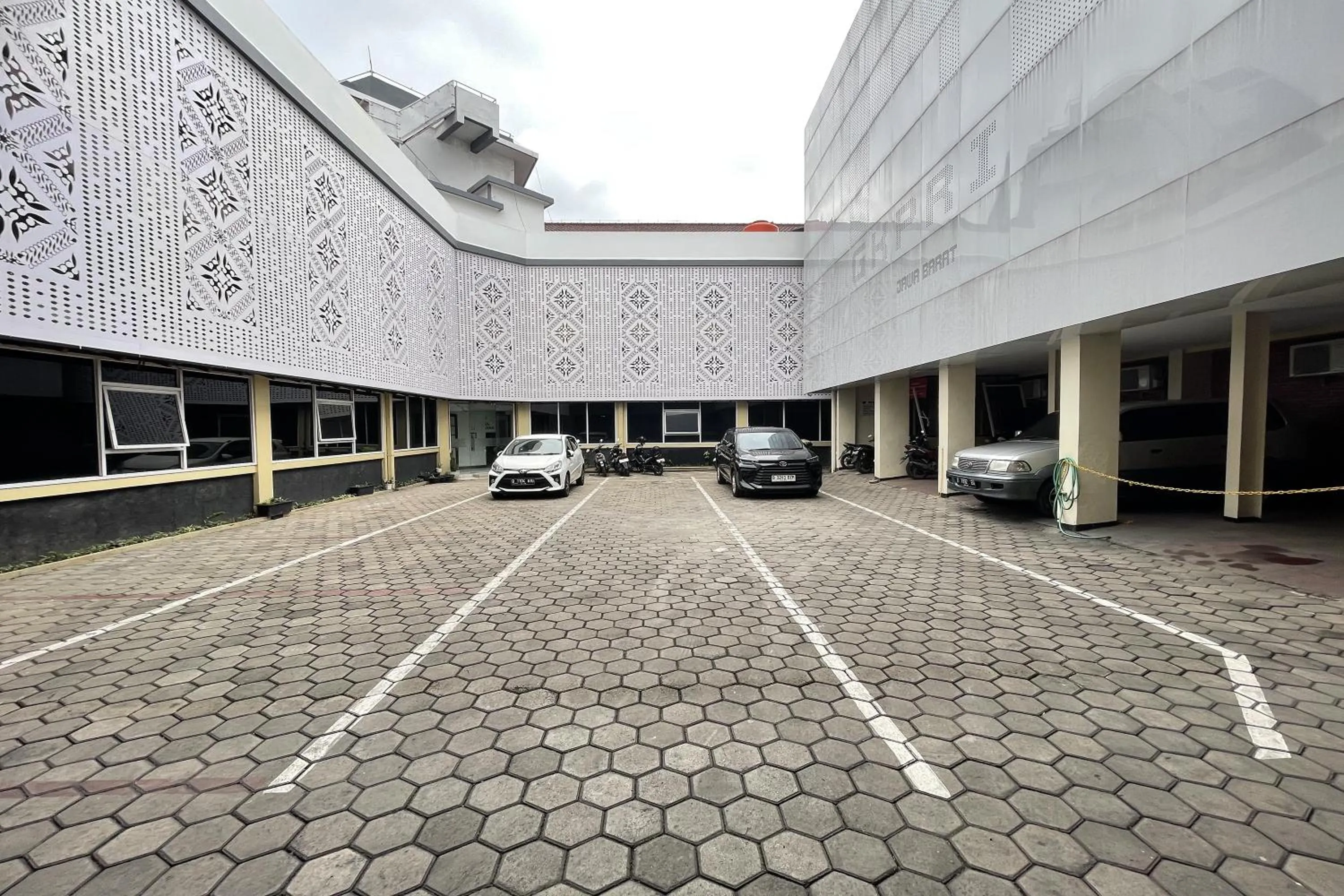 Property building in Hotel Lengkong 2