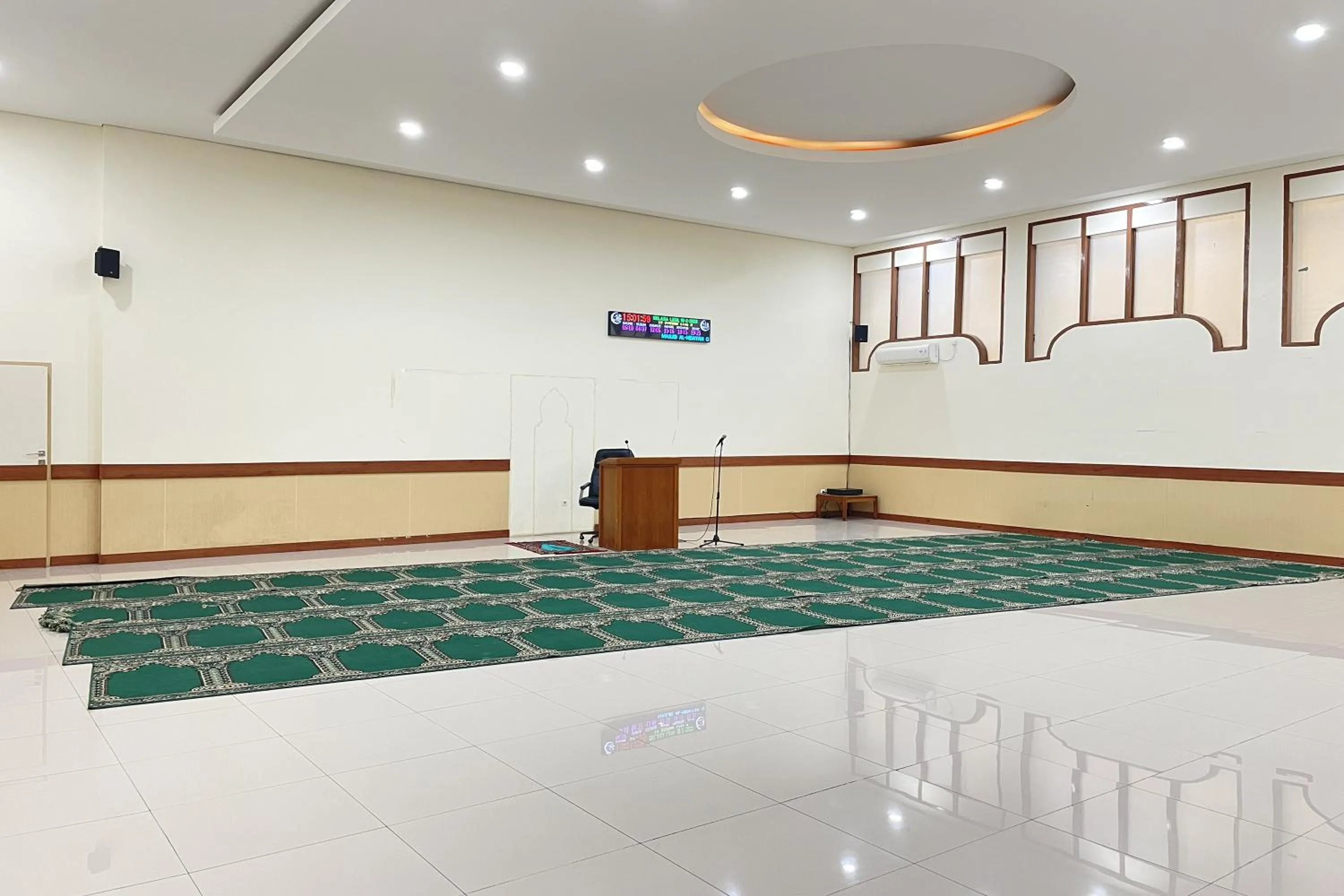 Area and facilities in Hotel Lengkong 2