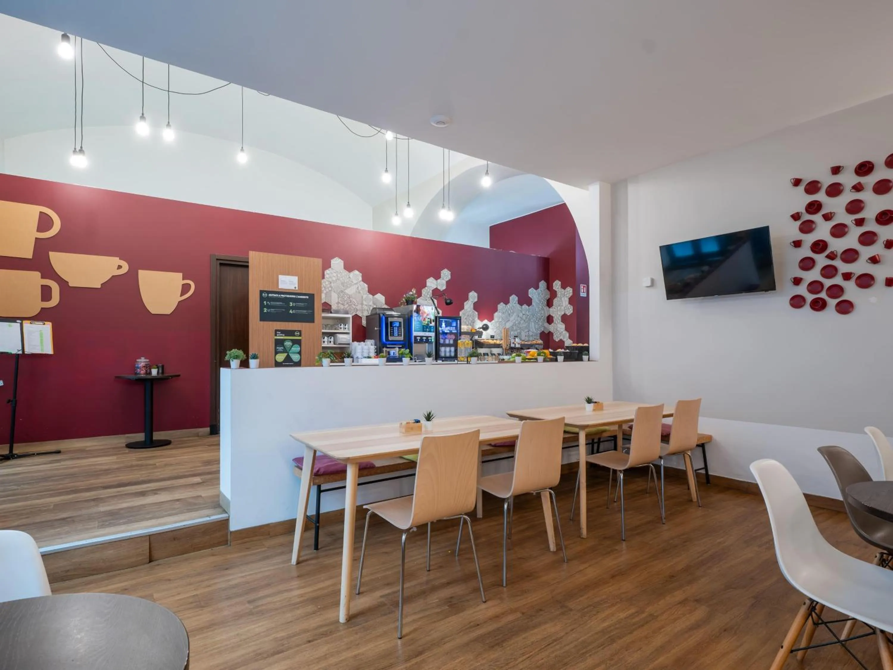 Restaurant/places to eat in B&B Hotel Trieste