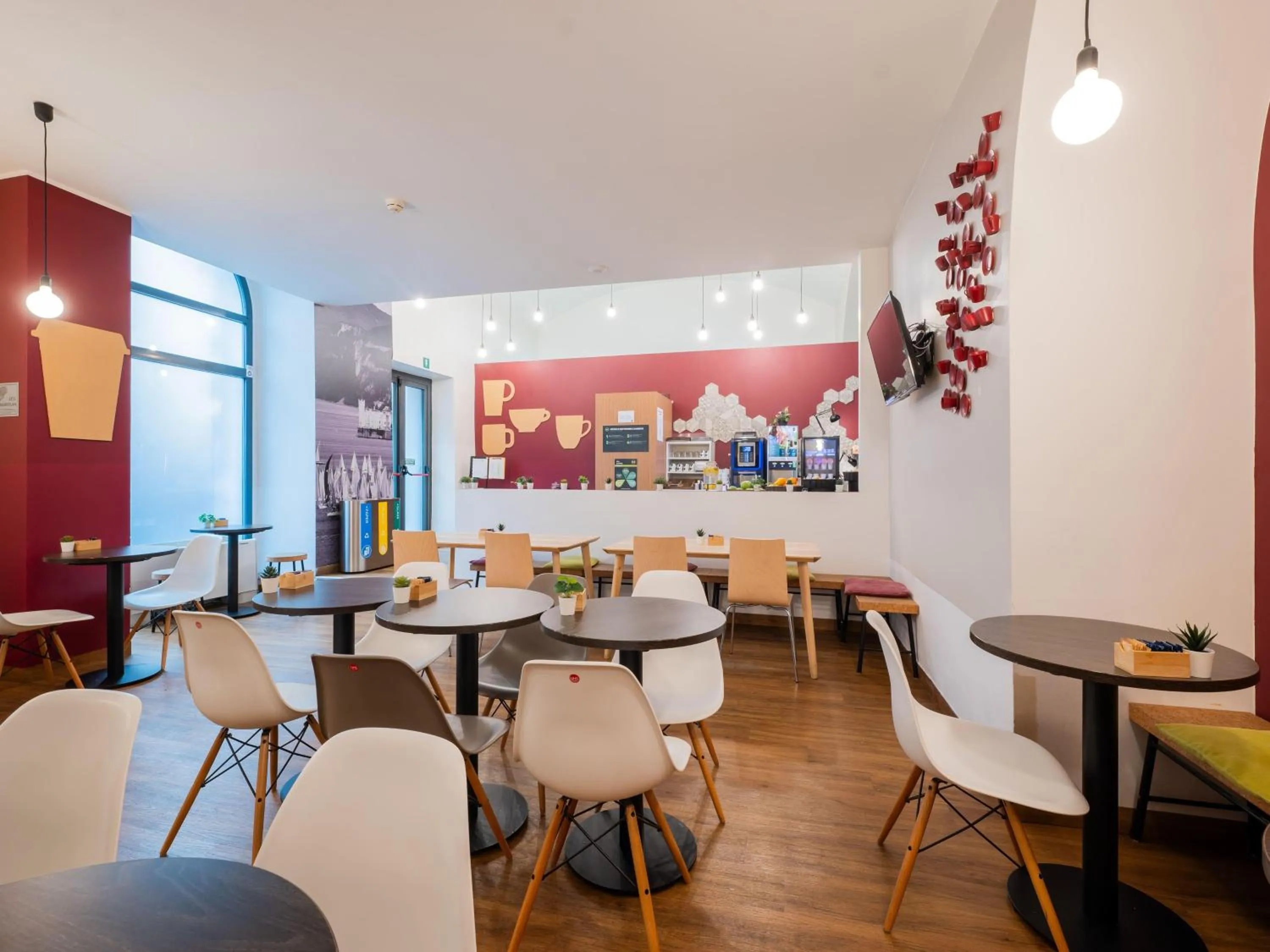 Restaurant/places to eat in B&B Hotel Trieste