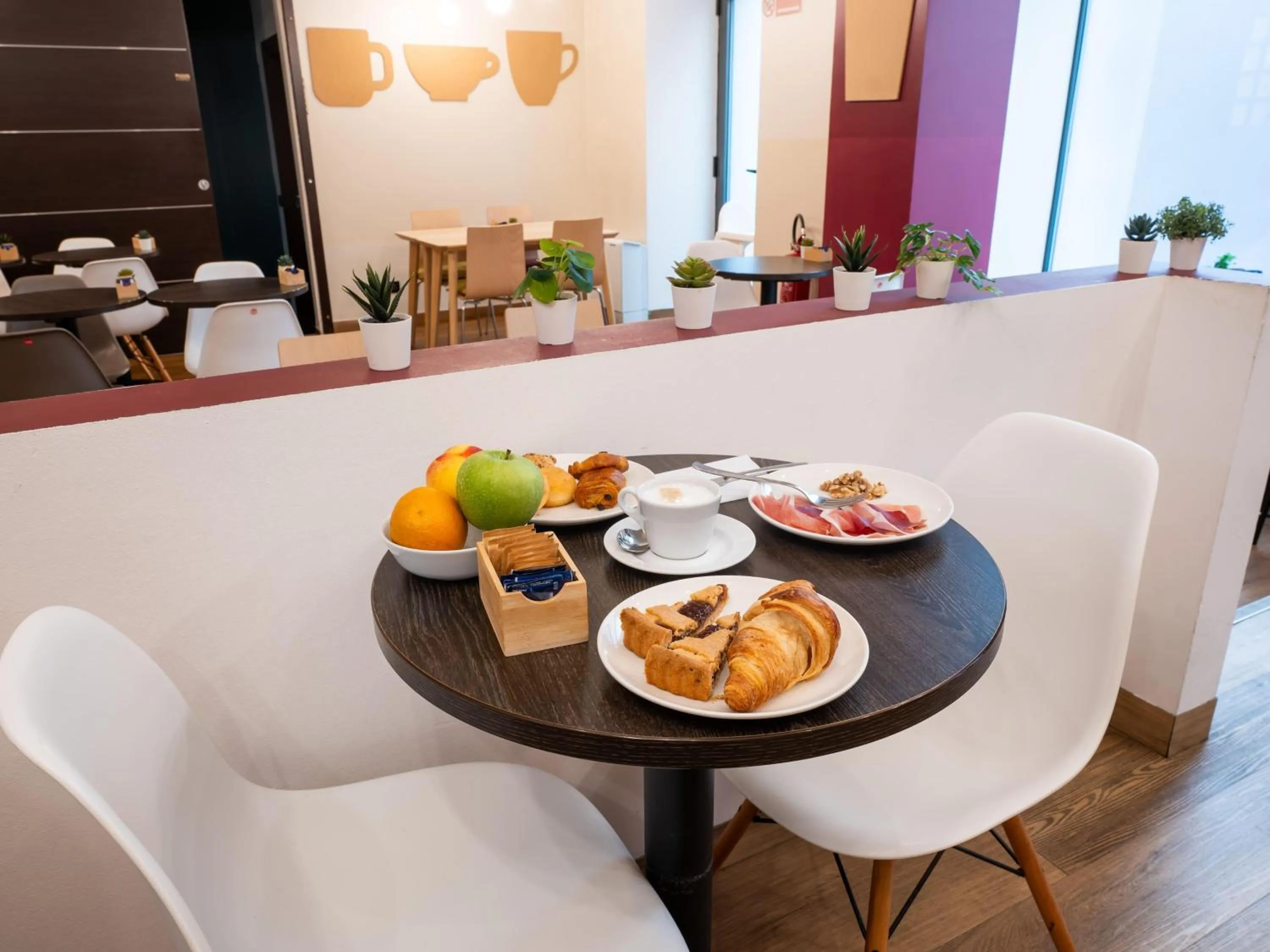 Restaurant/places to eat in B&B Hotel Trieste