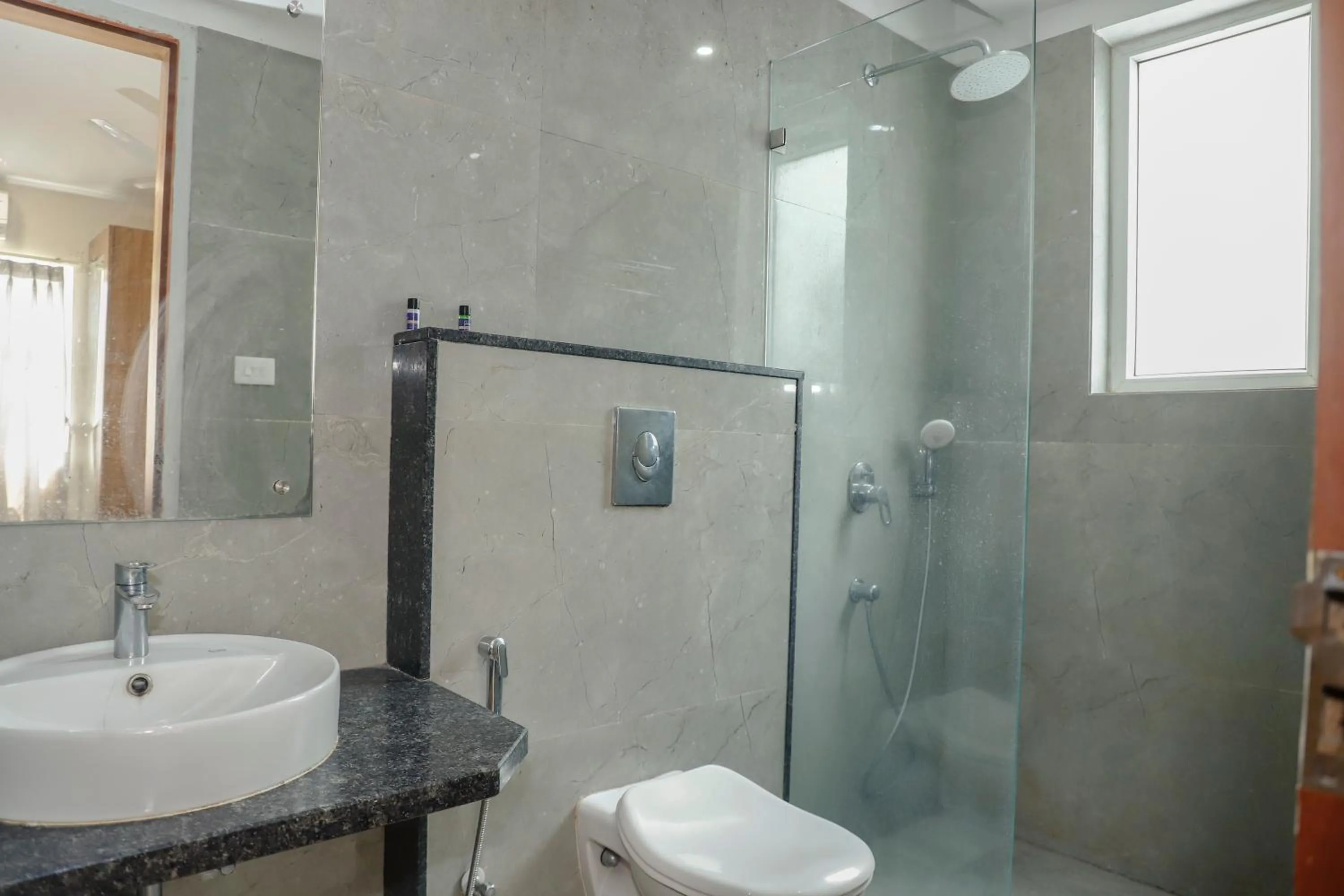 Toilet in Grey House Inn