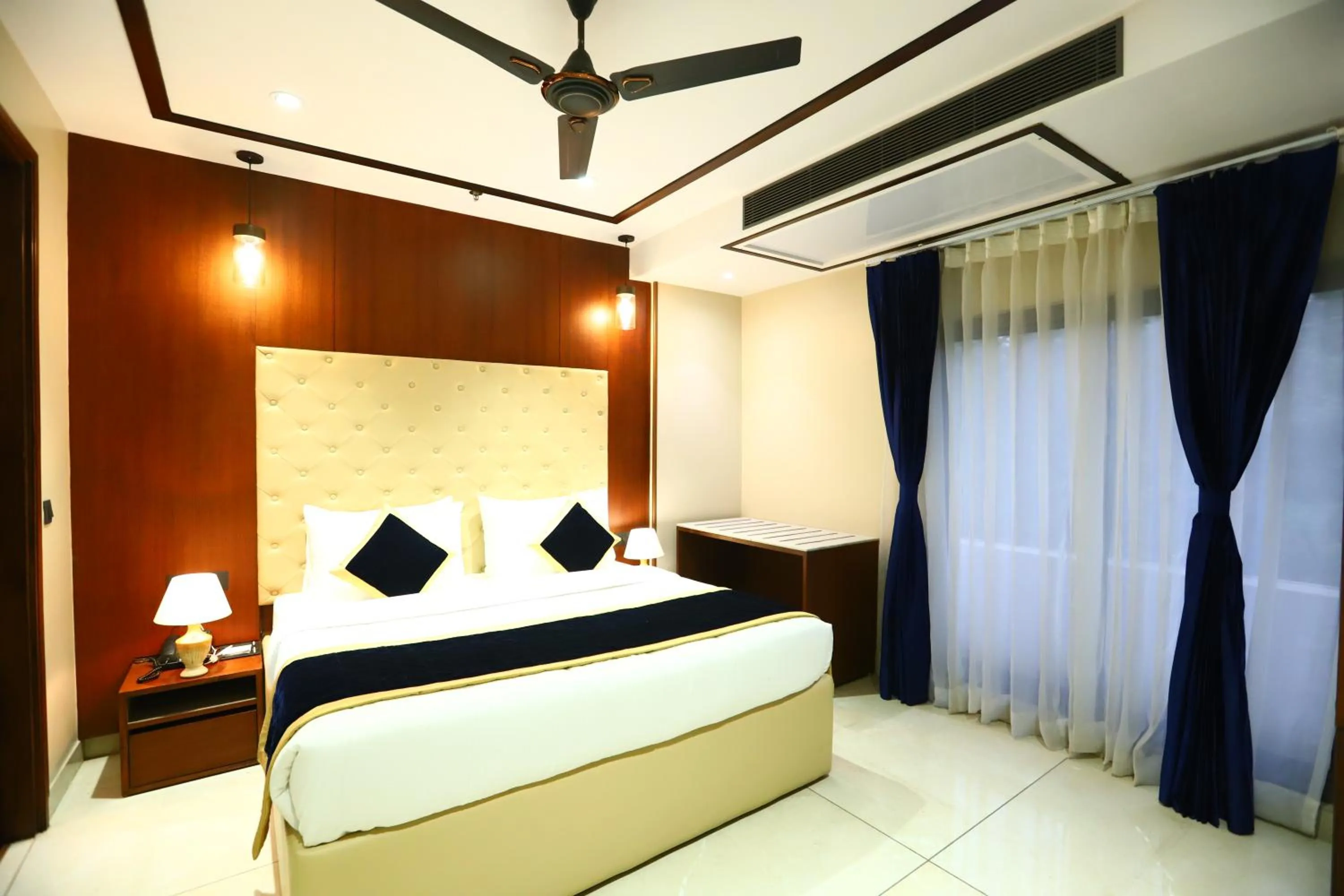 Bed in Sanca International Hotel in Patel Nagar Delhi