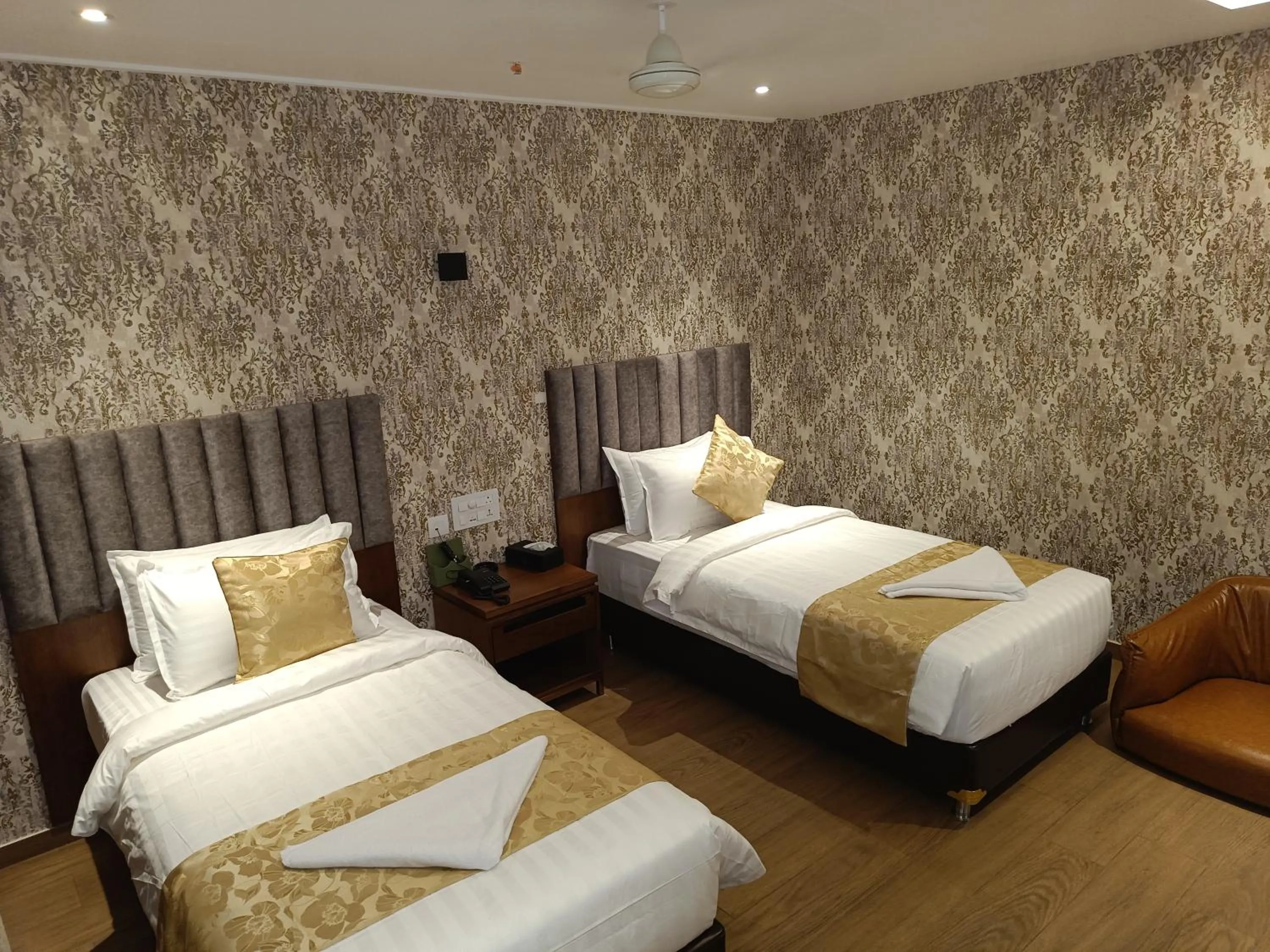 Bed in The Kings Park Grand-Near US Consulate