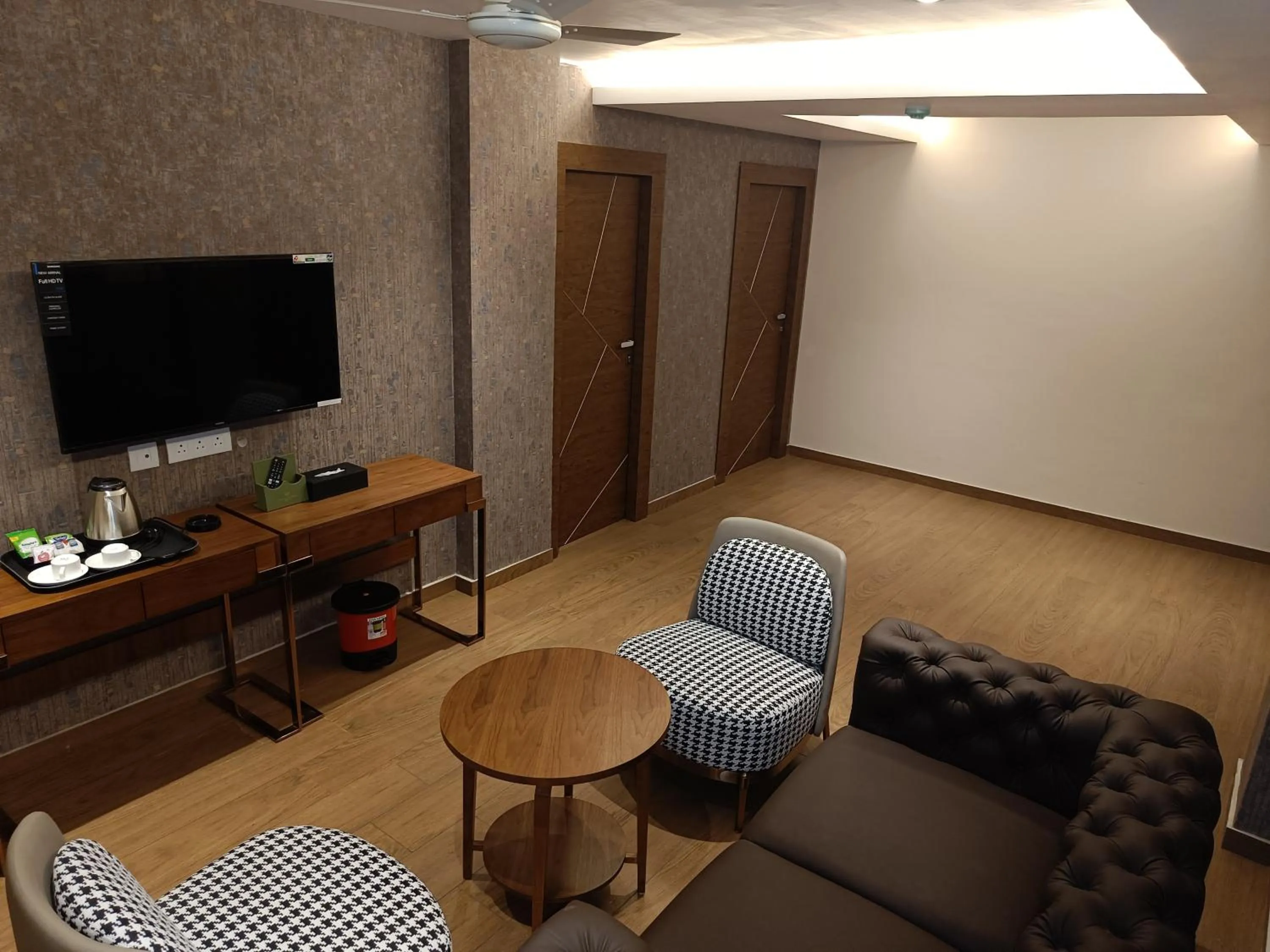 TV and multimedia in The Kings Park Grand-Near US Consulate