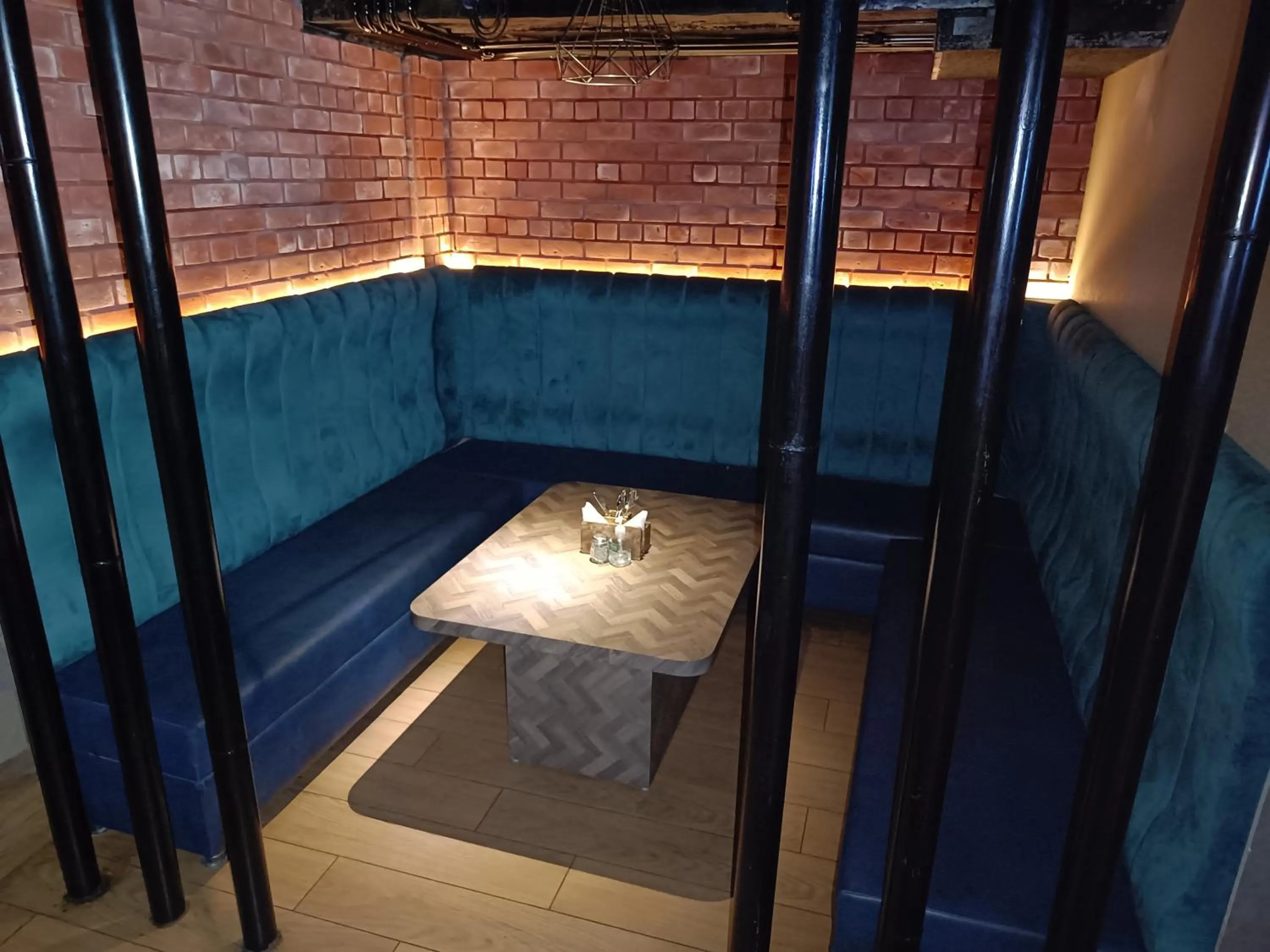 Nightclub / DJ in The Kings Park Grand-Near US Consulate