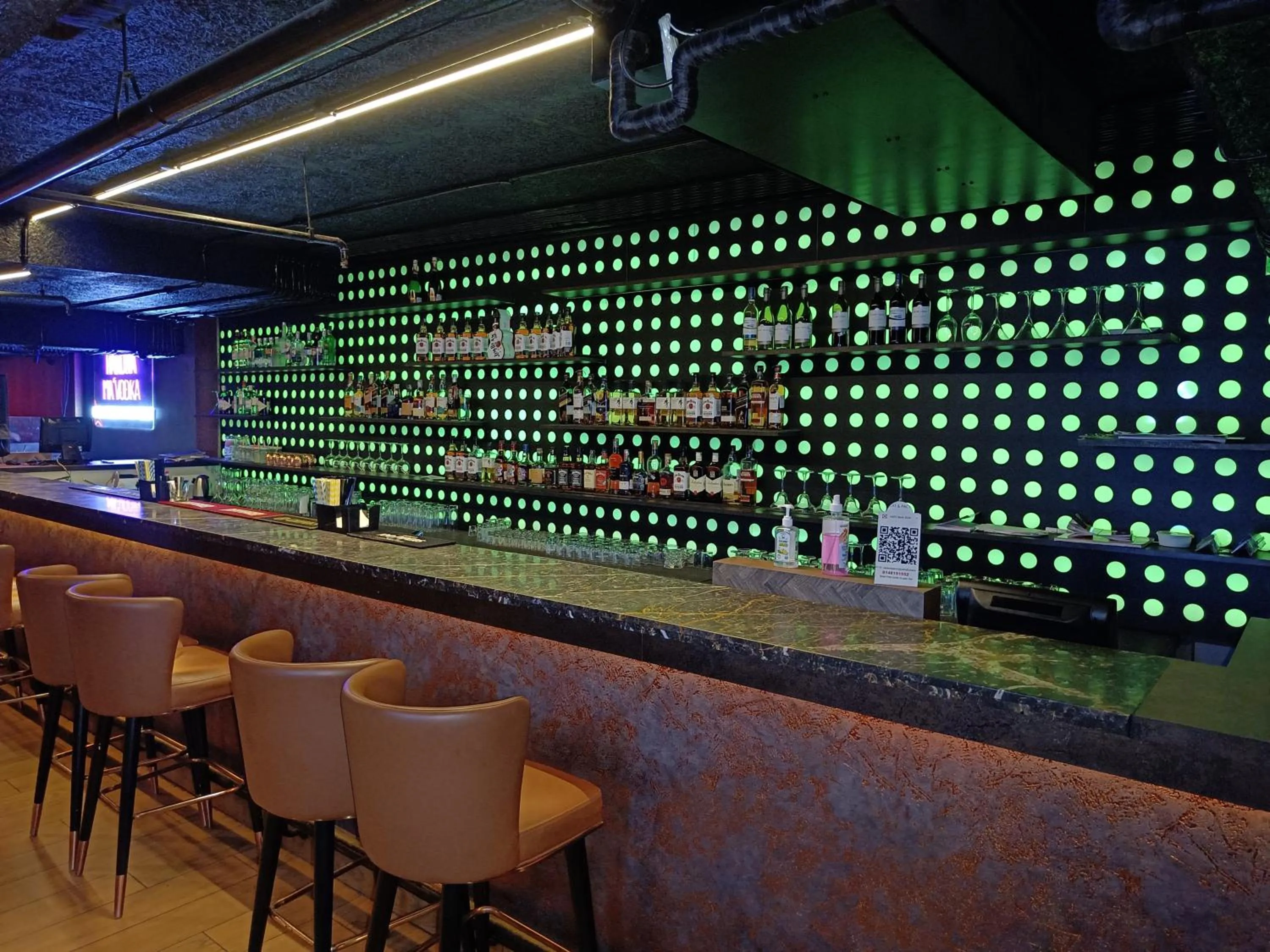 Nightclub / DJ in The Kings Park Grand-Near US Consulate