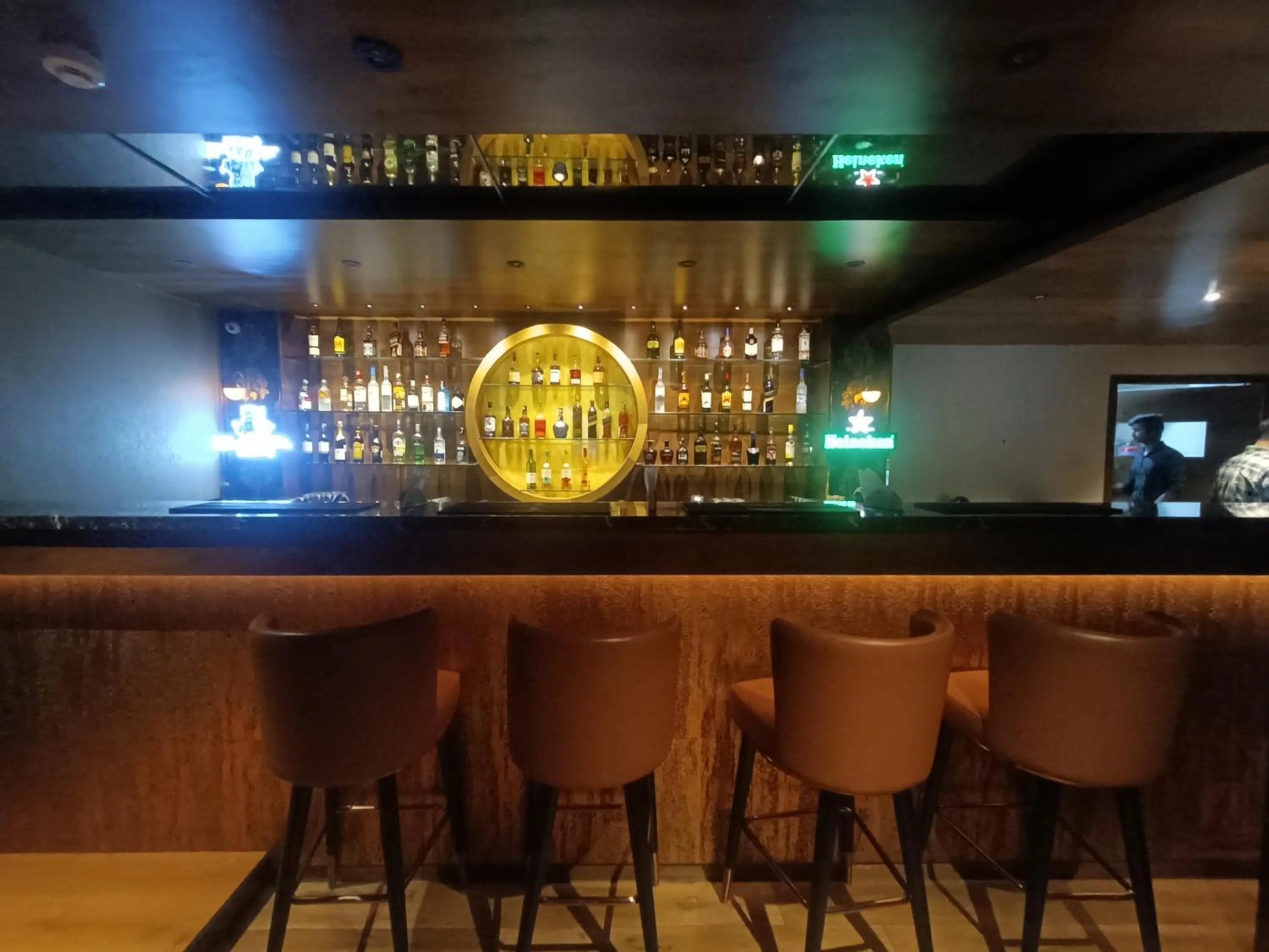 Lounge or bar in The Kings Park Grand-Near US Consulate