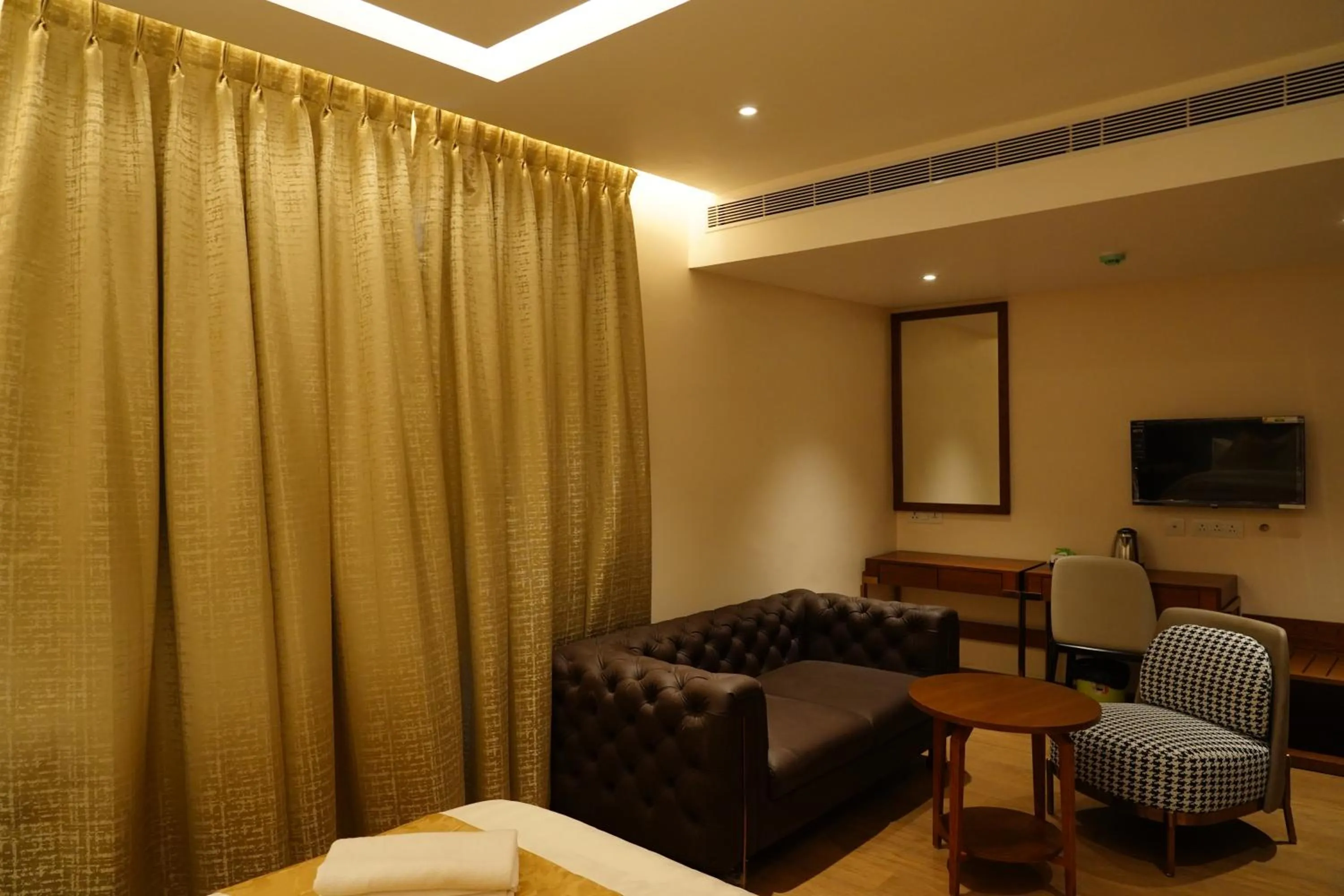 TV and multimedia in The Kings Park Grand-Near US Consulate