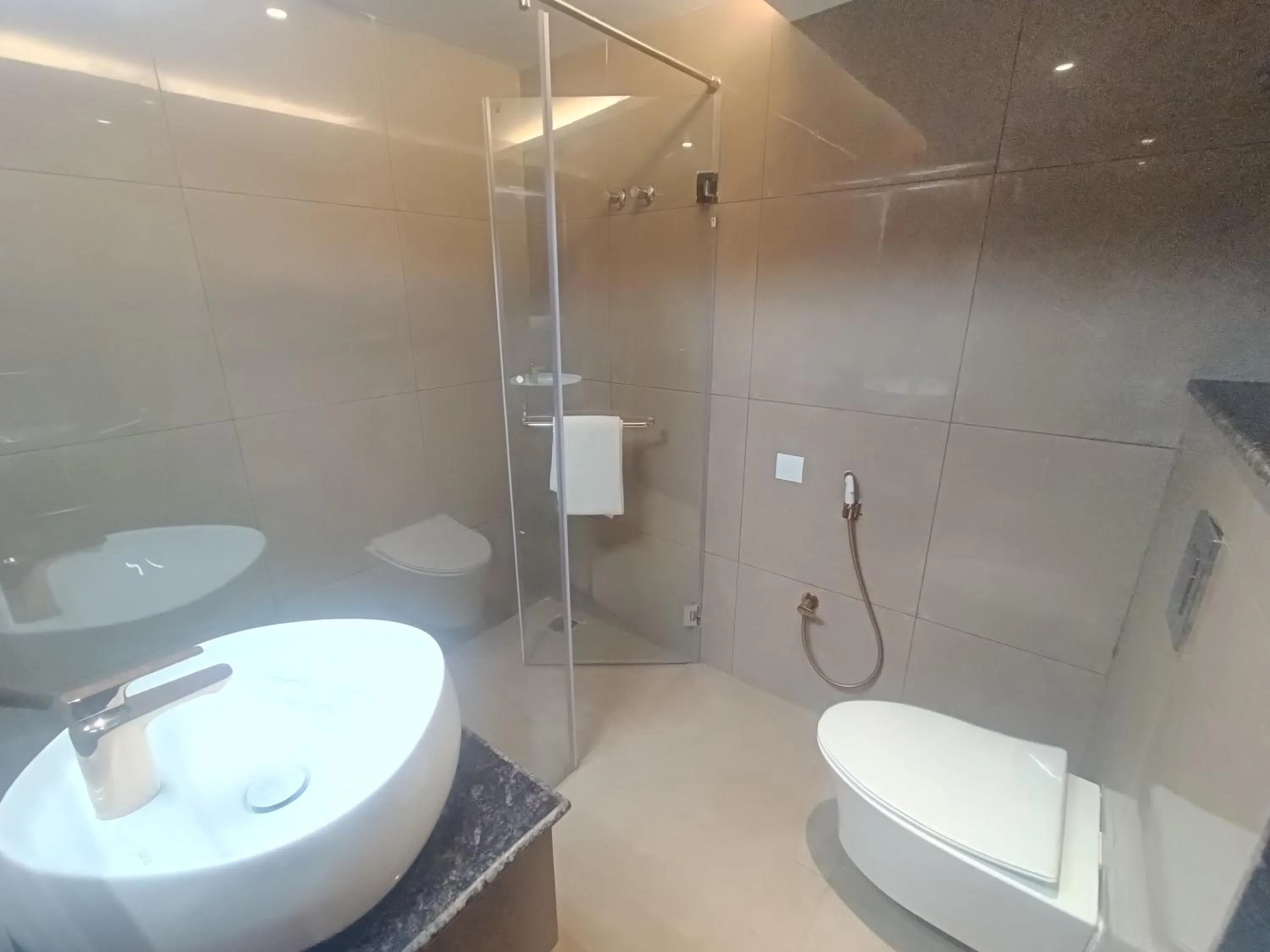 Bathroom in The Kings Park Grand-Near US Consulate