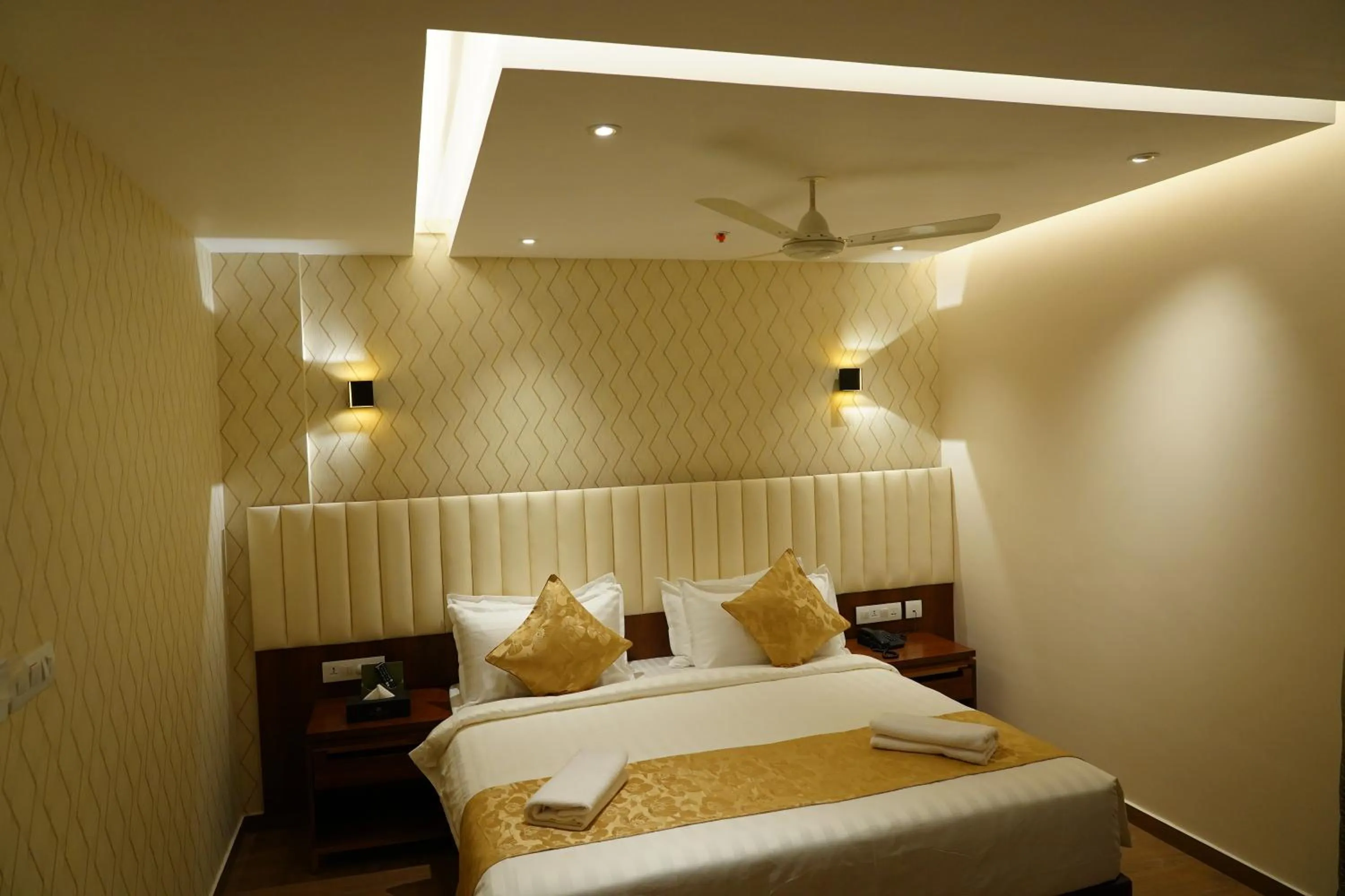 Bed in The Kings Park Grand-Near US Consulate