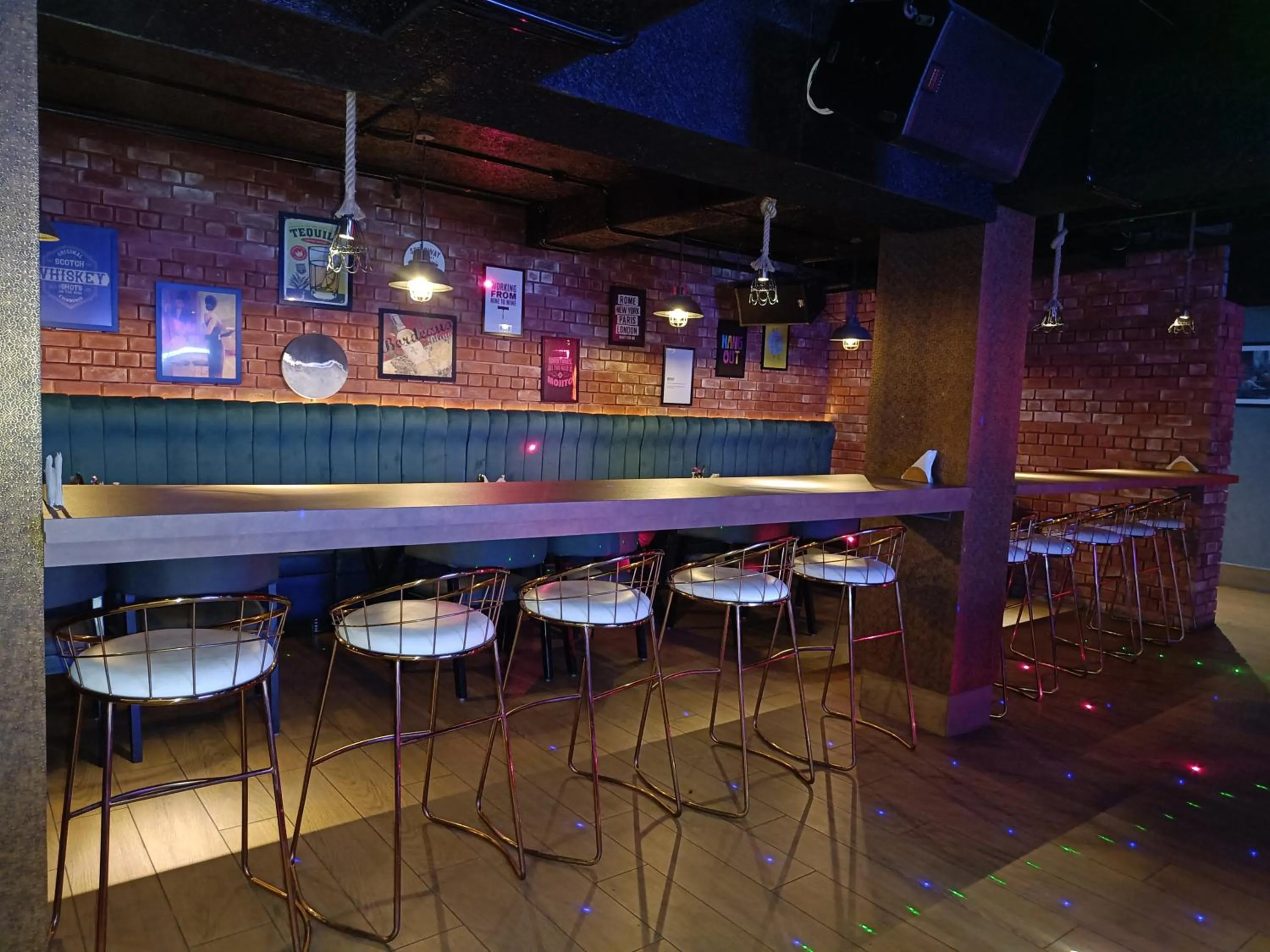 Nightclub / DJ in The Kings Park Grand-Near US Consulate