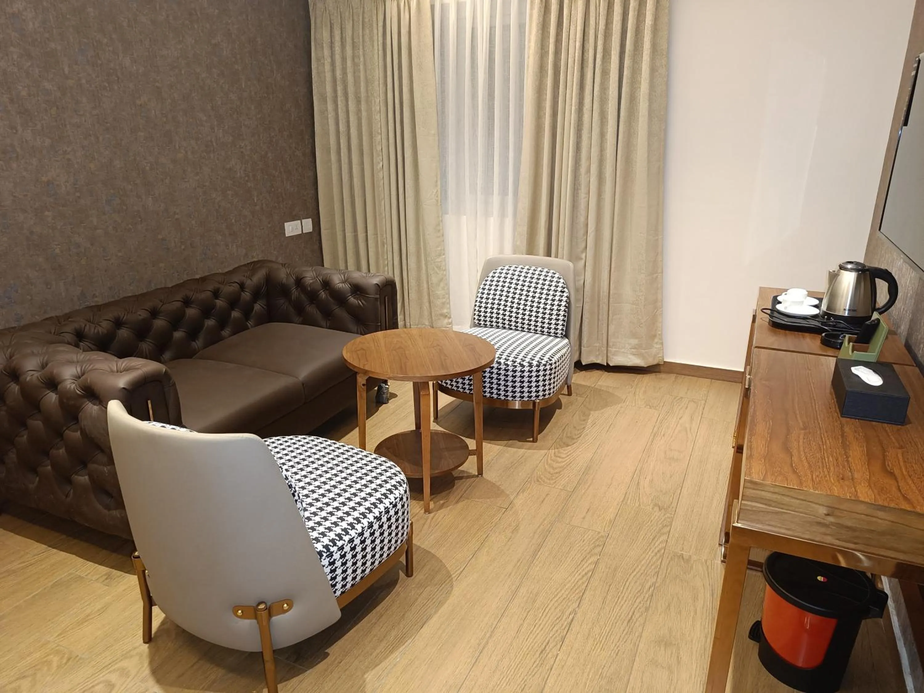 Living room in The Kings Park Grand-Near US Consulate