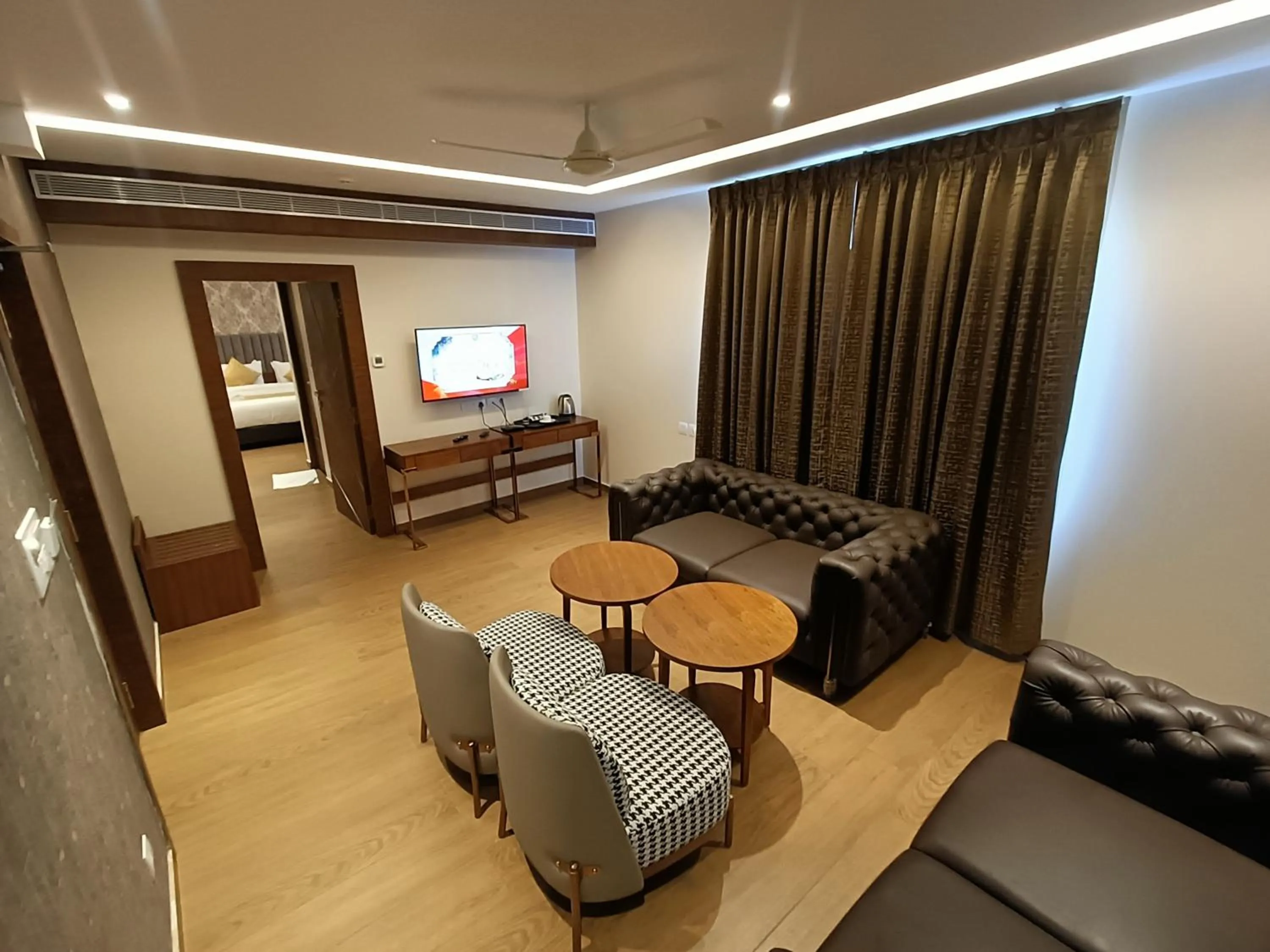 TV and multimedia in The Kings Park Grand-Near US Consulate