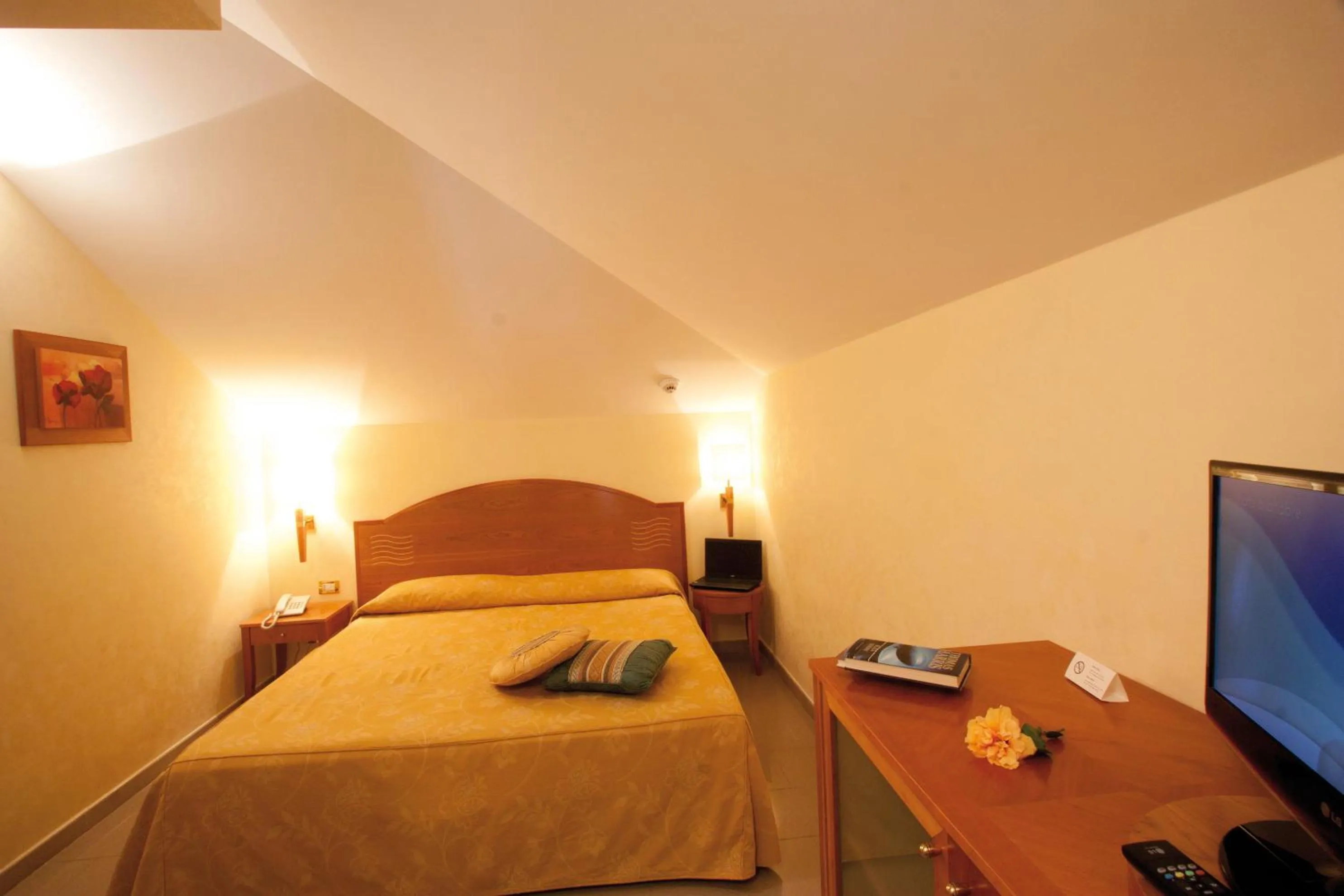 Bedroom, Bed in Hotel Tirreno