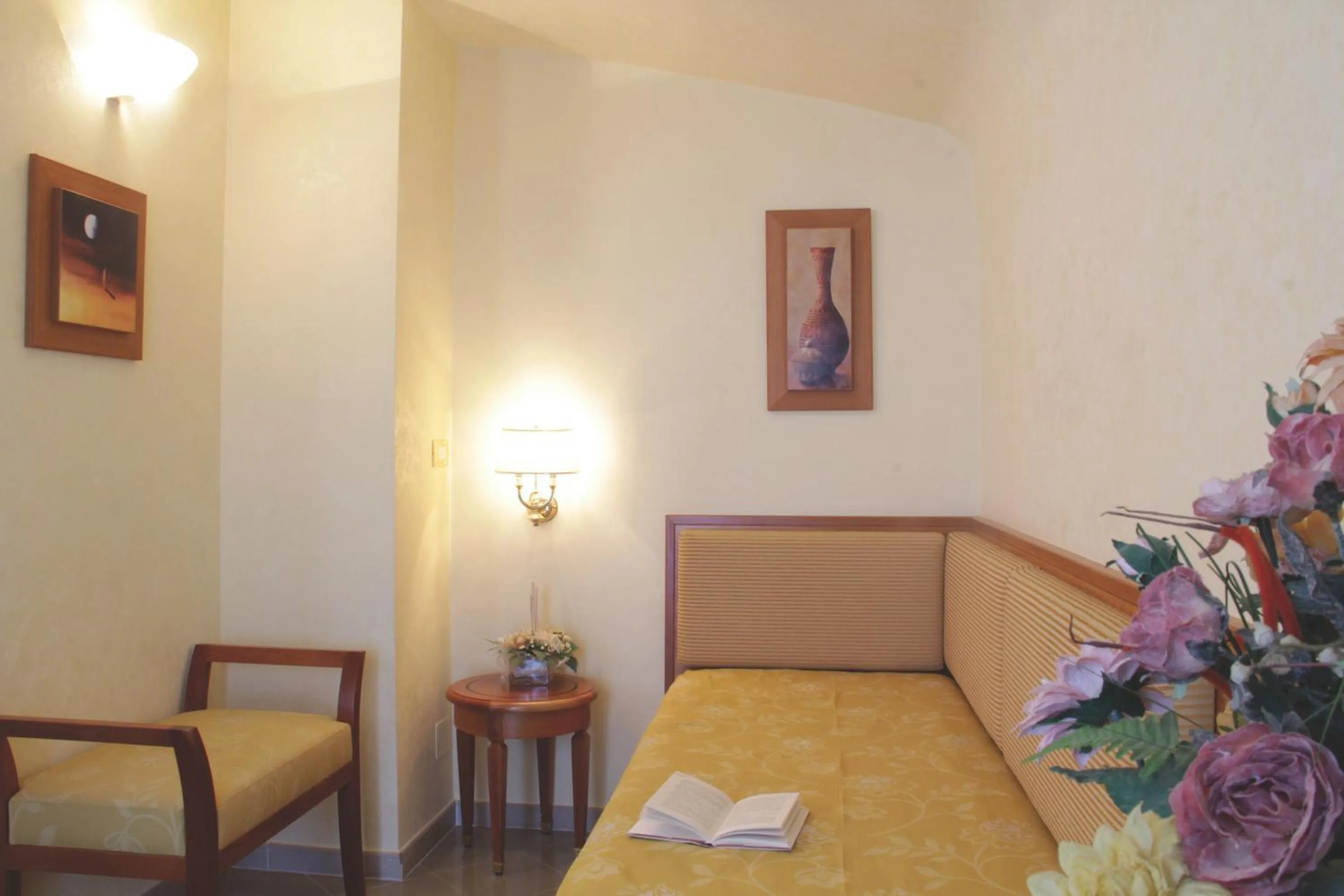 Bedroom, Bed in Hotel Tirreno