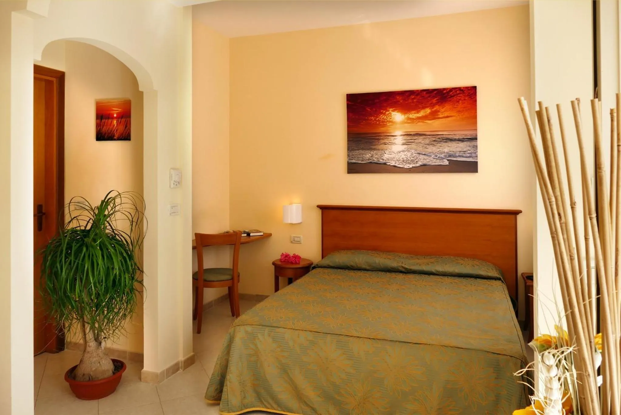 Bedroom, Bed in Hotel Tirreno