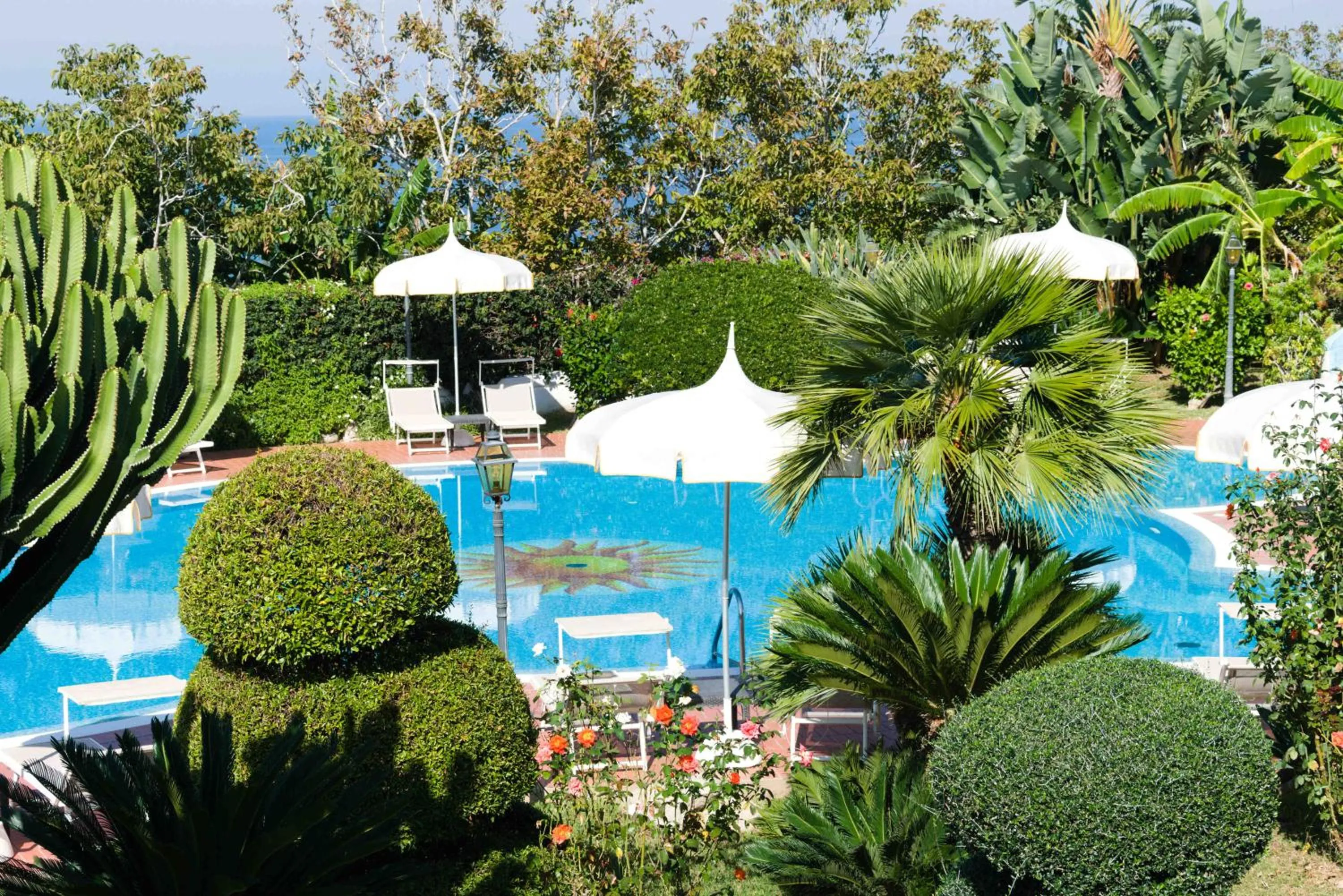 Swimming pool in Hotel Tirreno