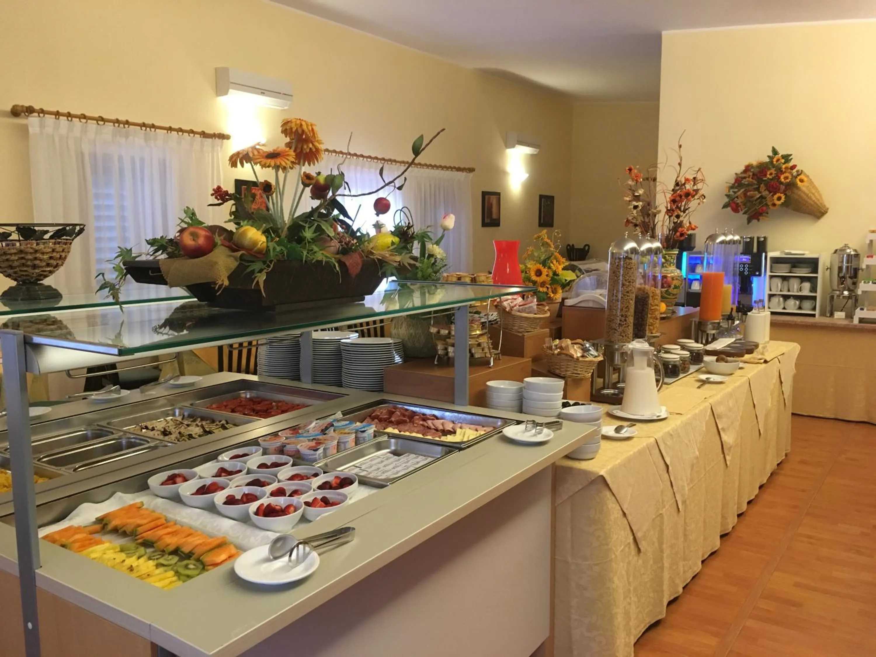 Breakfast in Hotel Tirreno