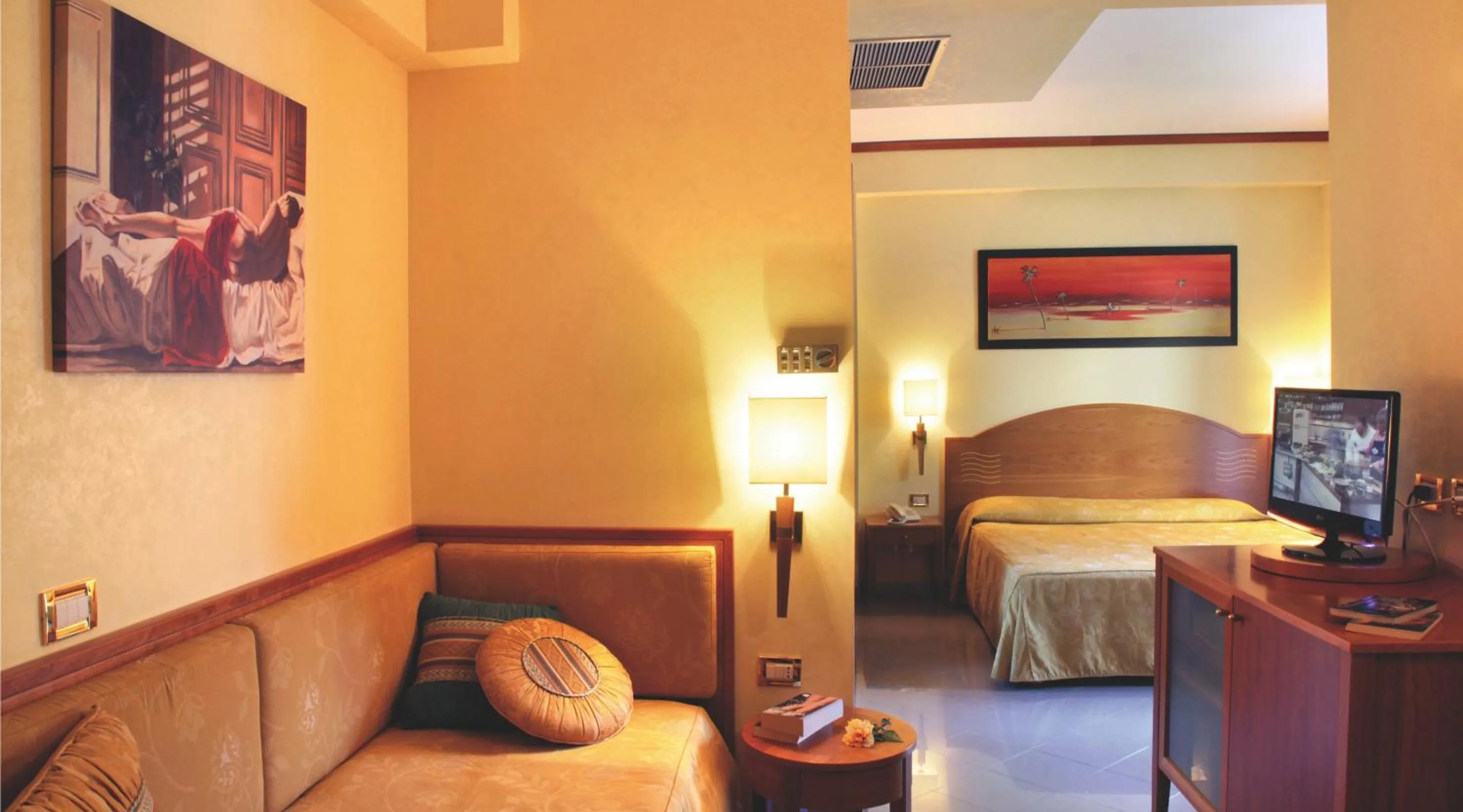 Bedroom, Bed in Hotel Tirreno