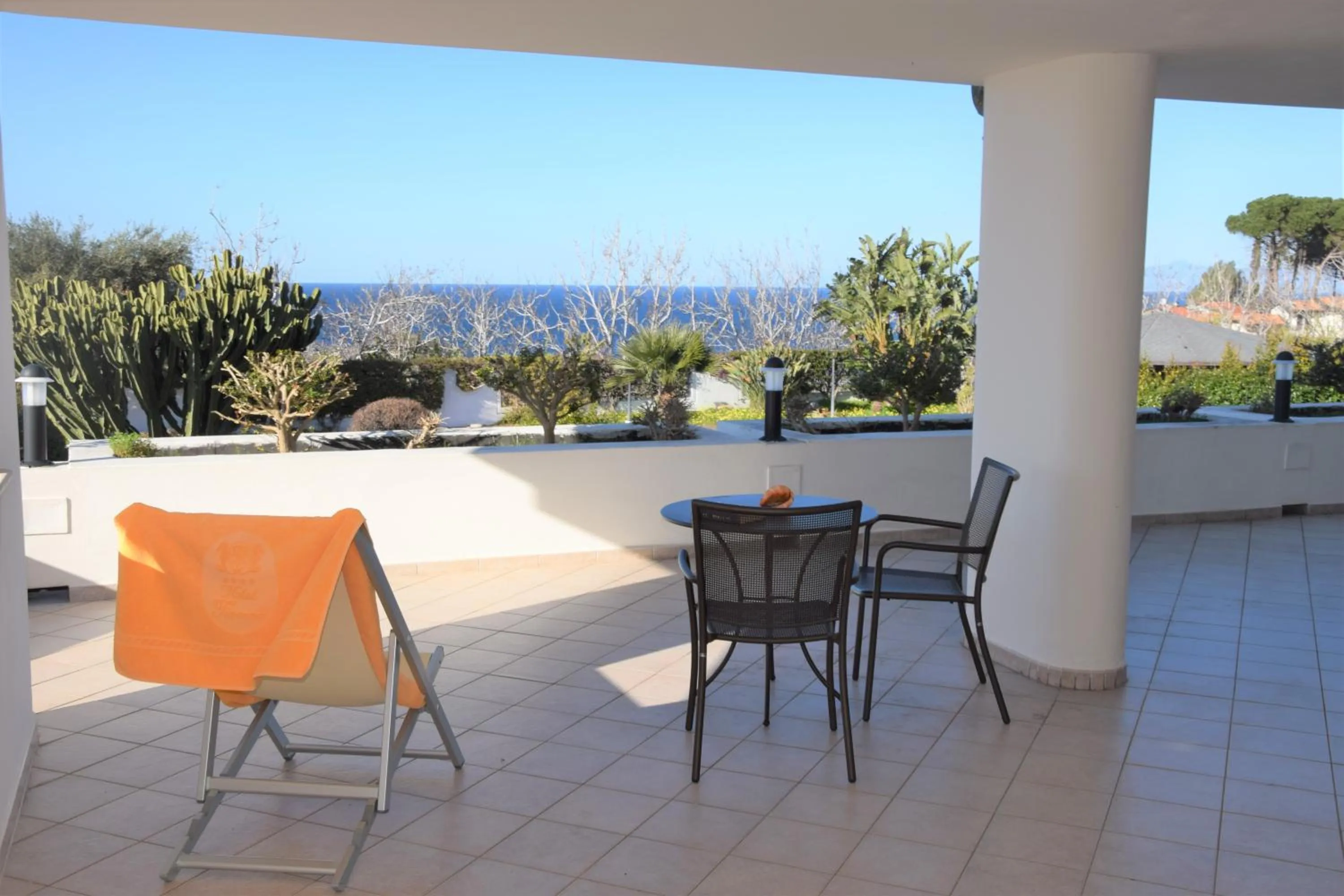 Patio in Hotel Tirreno