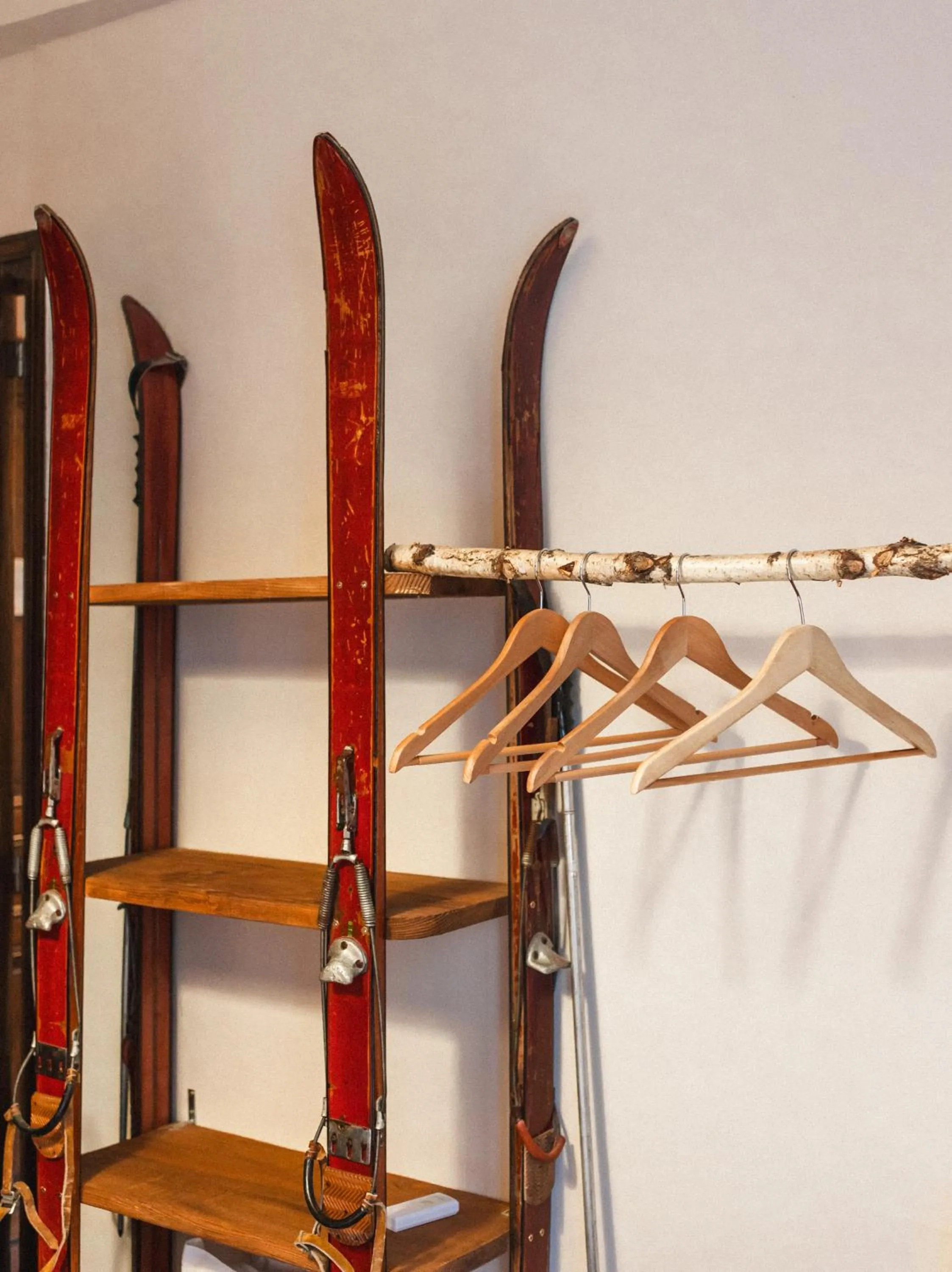 wardrobe in Les Ruisseaux