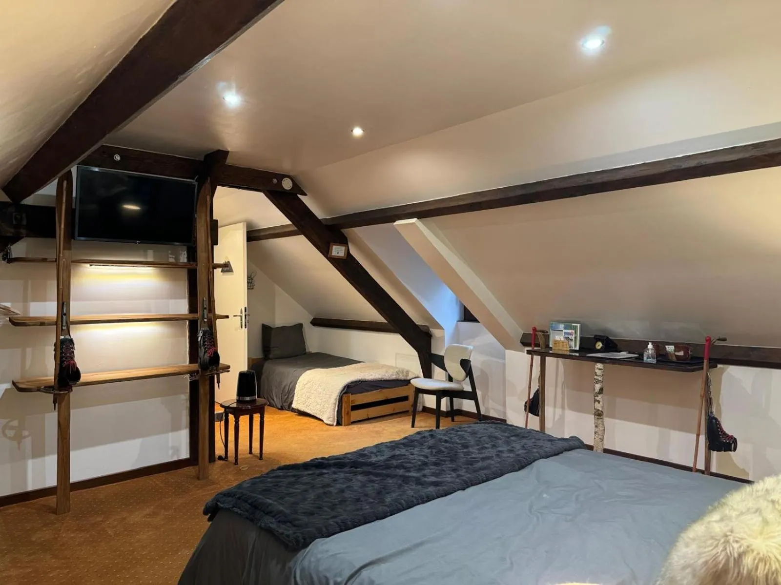 Photo of the whole room, Bed in Les Ruisseaux