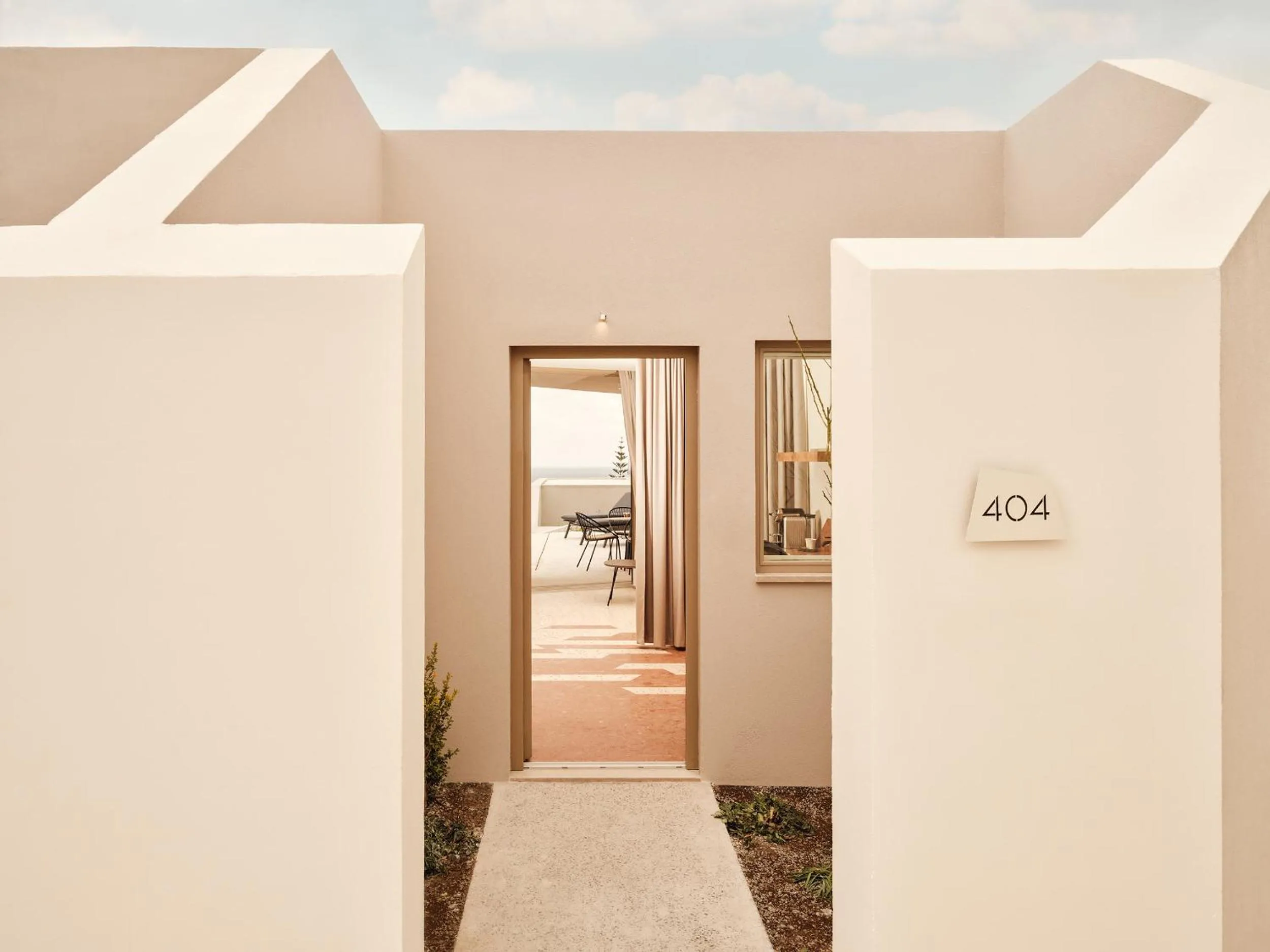 Facade/entrance in Noūs Santorini
