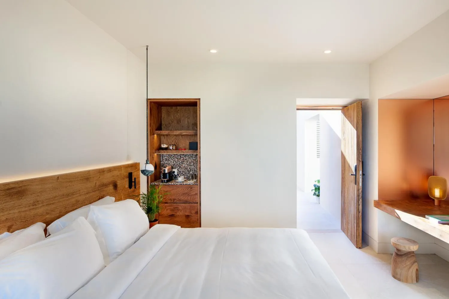 Bed in Noūs Santorini