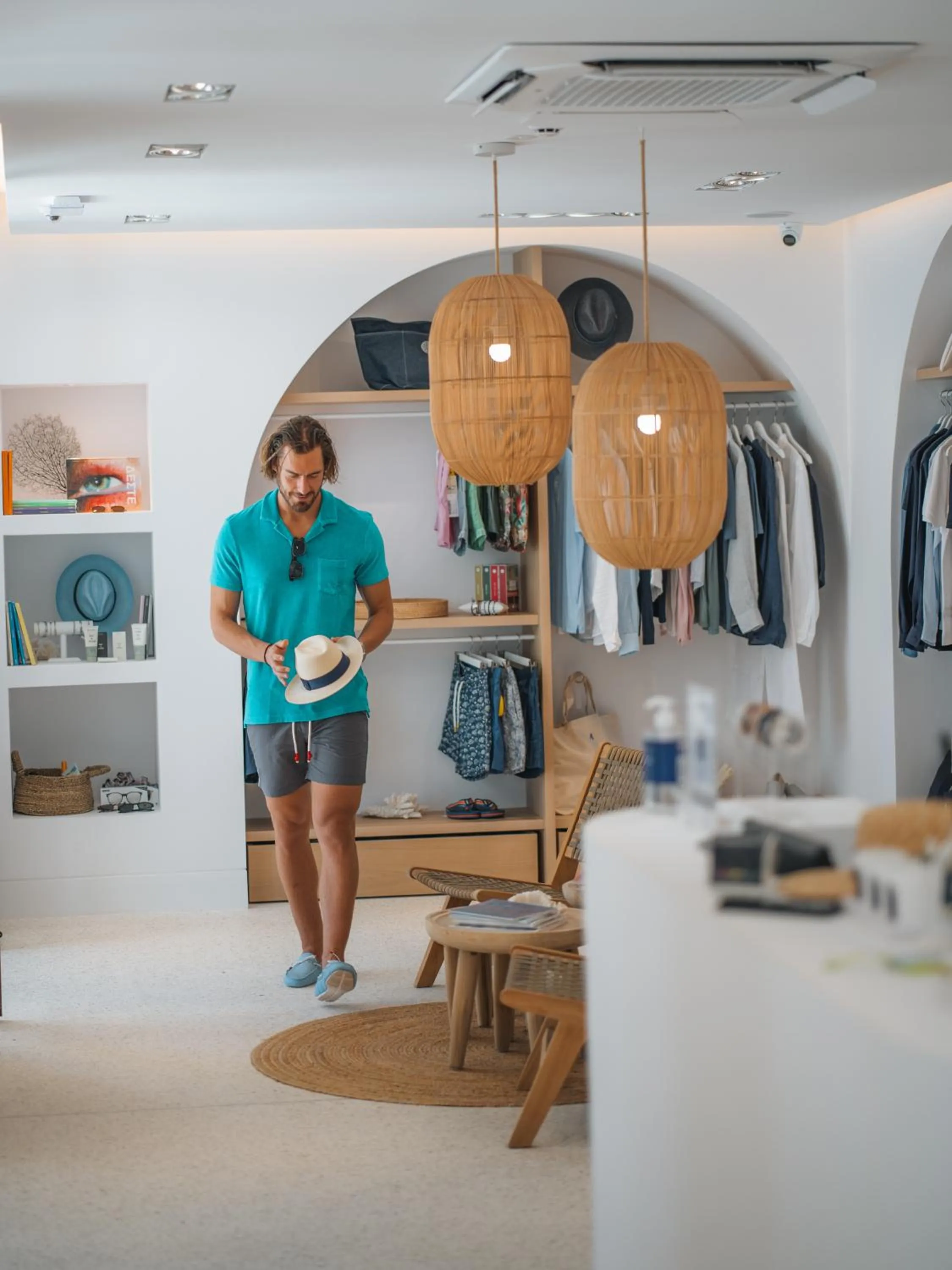 On-site shops in Noūs Santorini