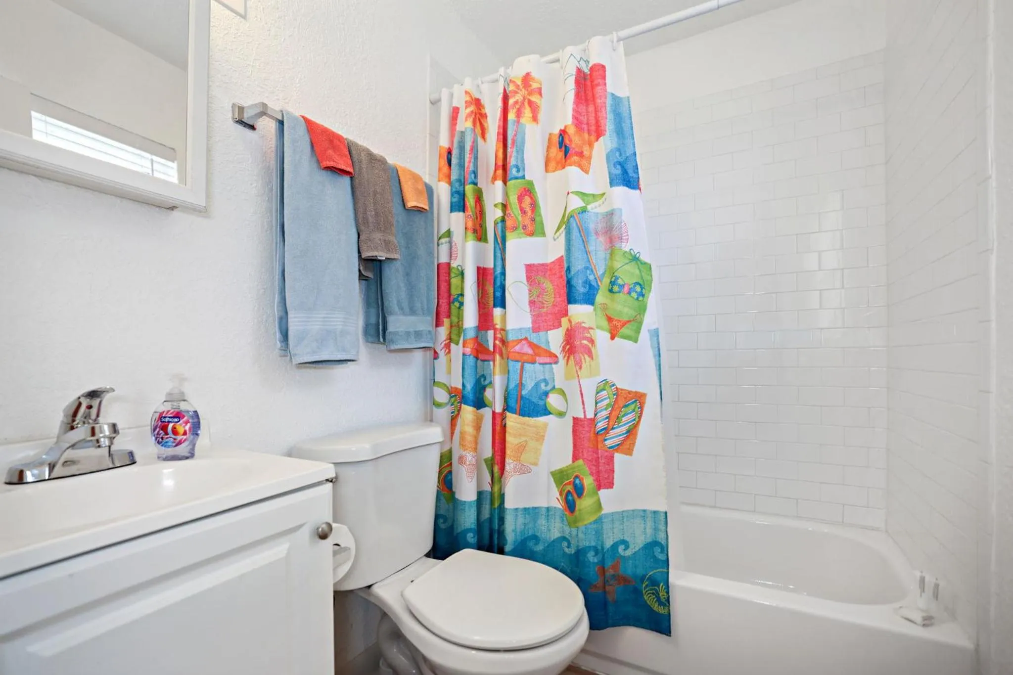 Bathroom in Sun Island Motel