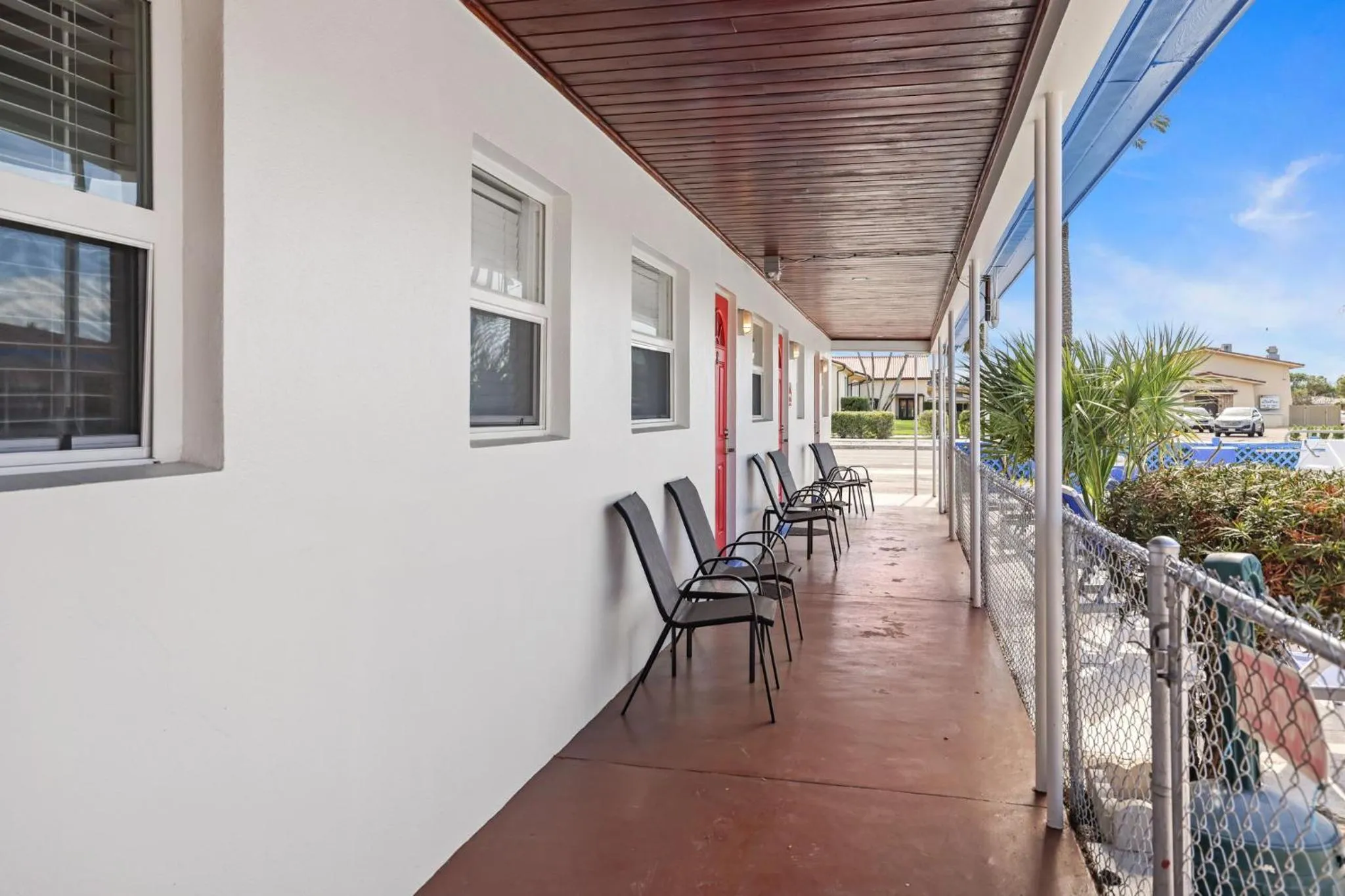 Property building in Sun Island Motel