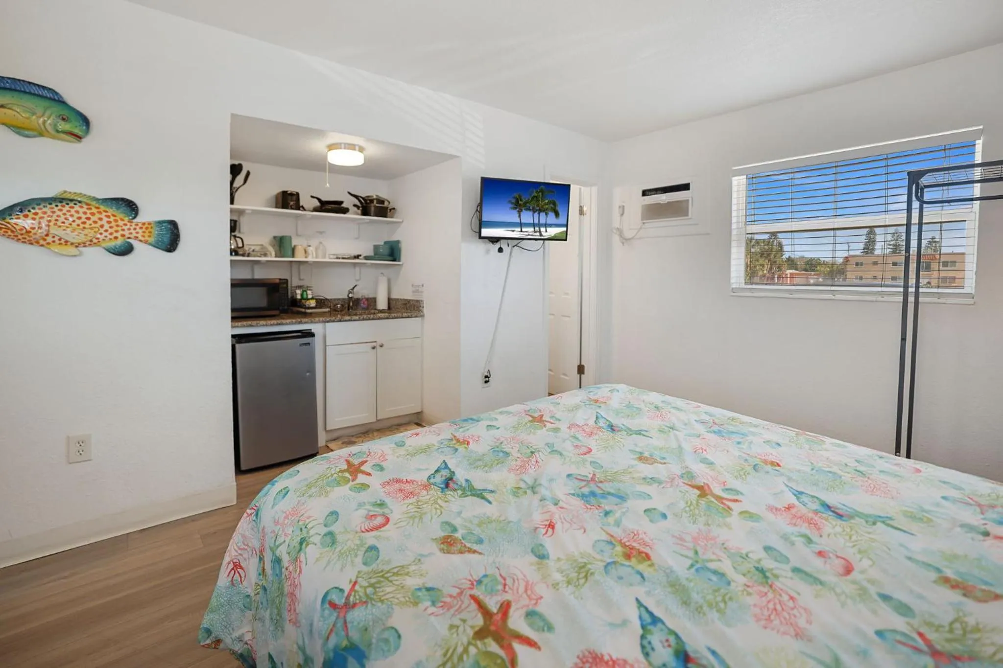 Bedroom in Sun Island Motel