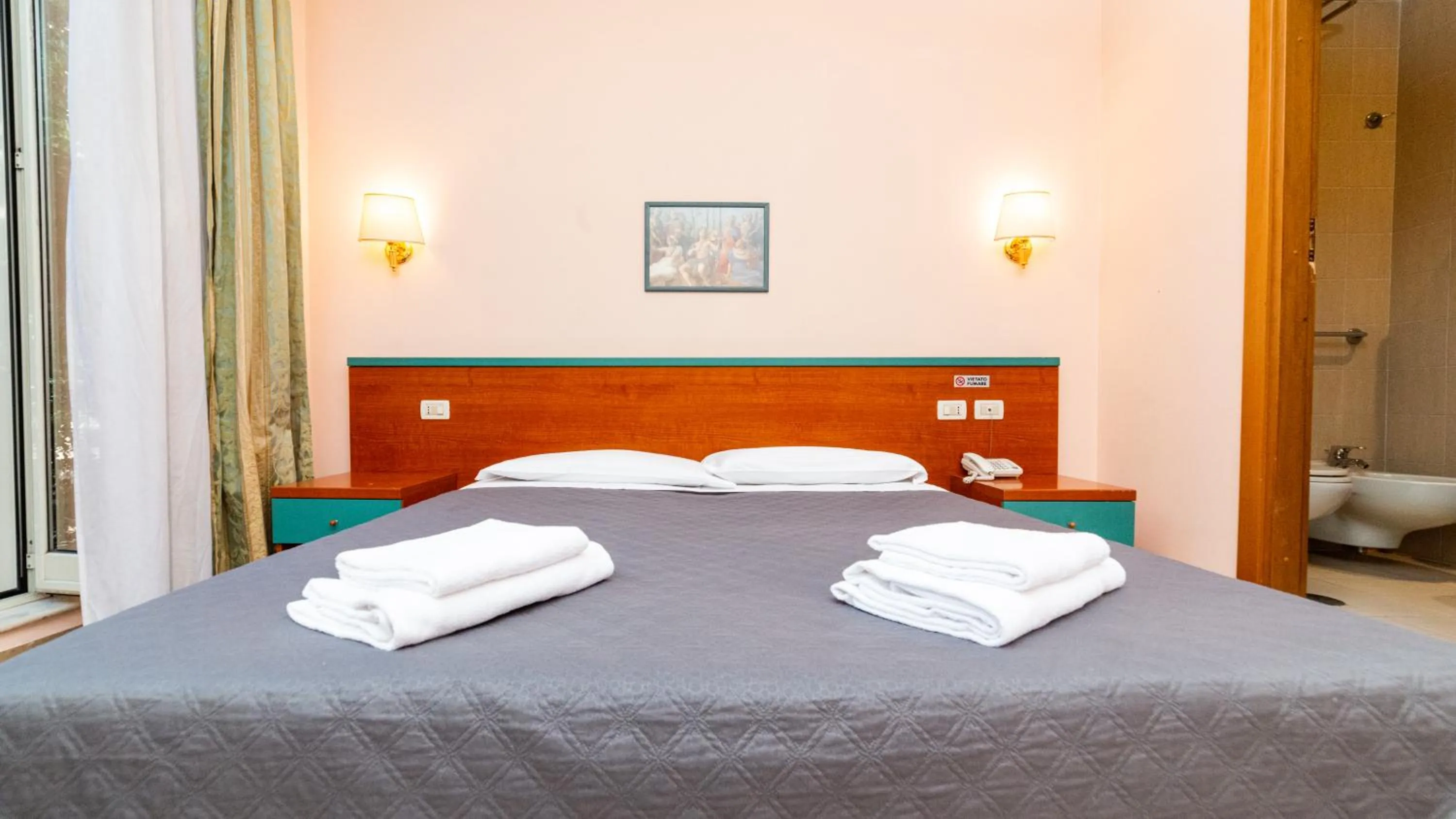 Bedroom, Bed in Hotel Center 1