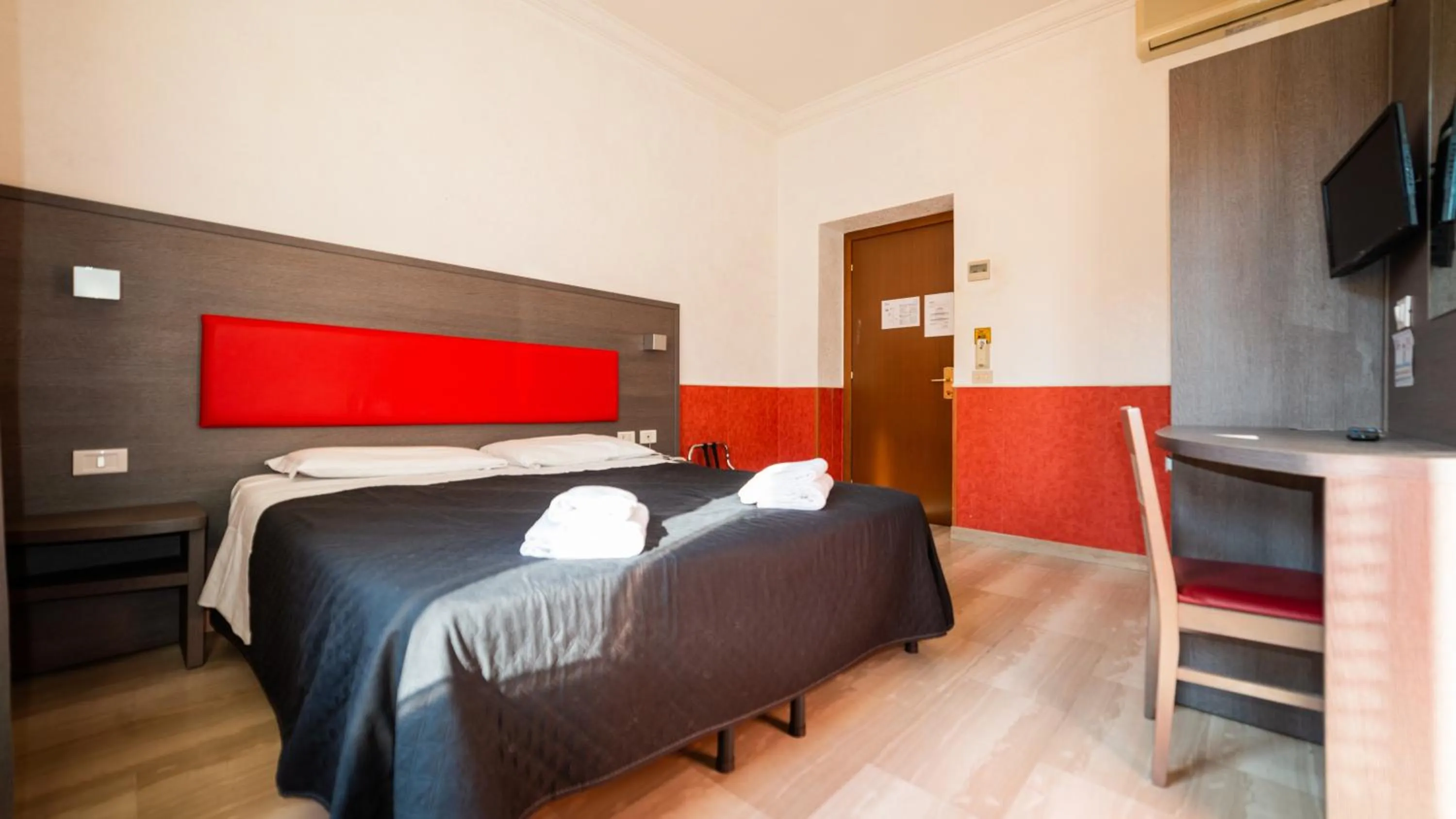 Bedroom, Bed in Hotel Center 2