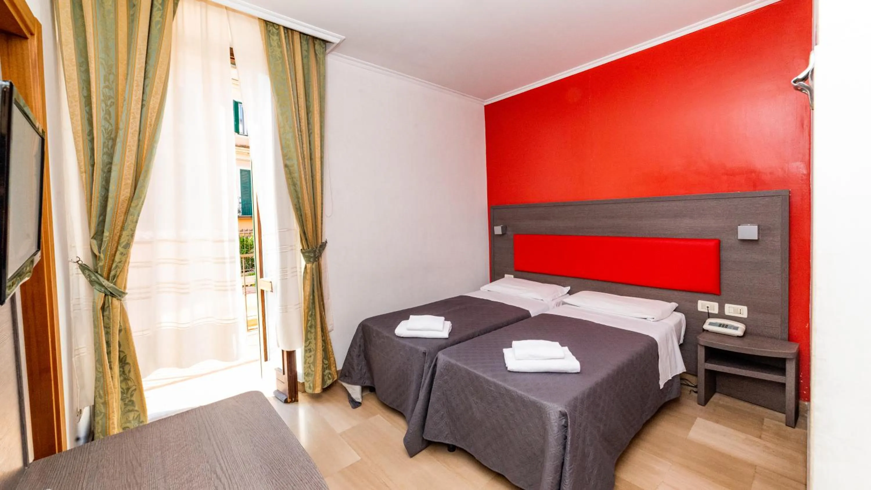 Bedroom, Bed in Hotel Center 2