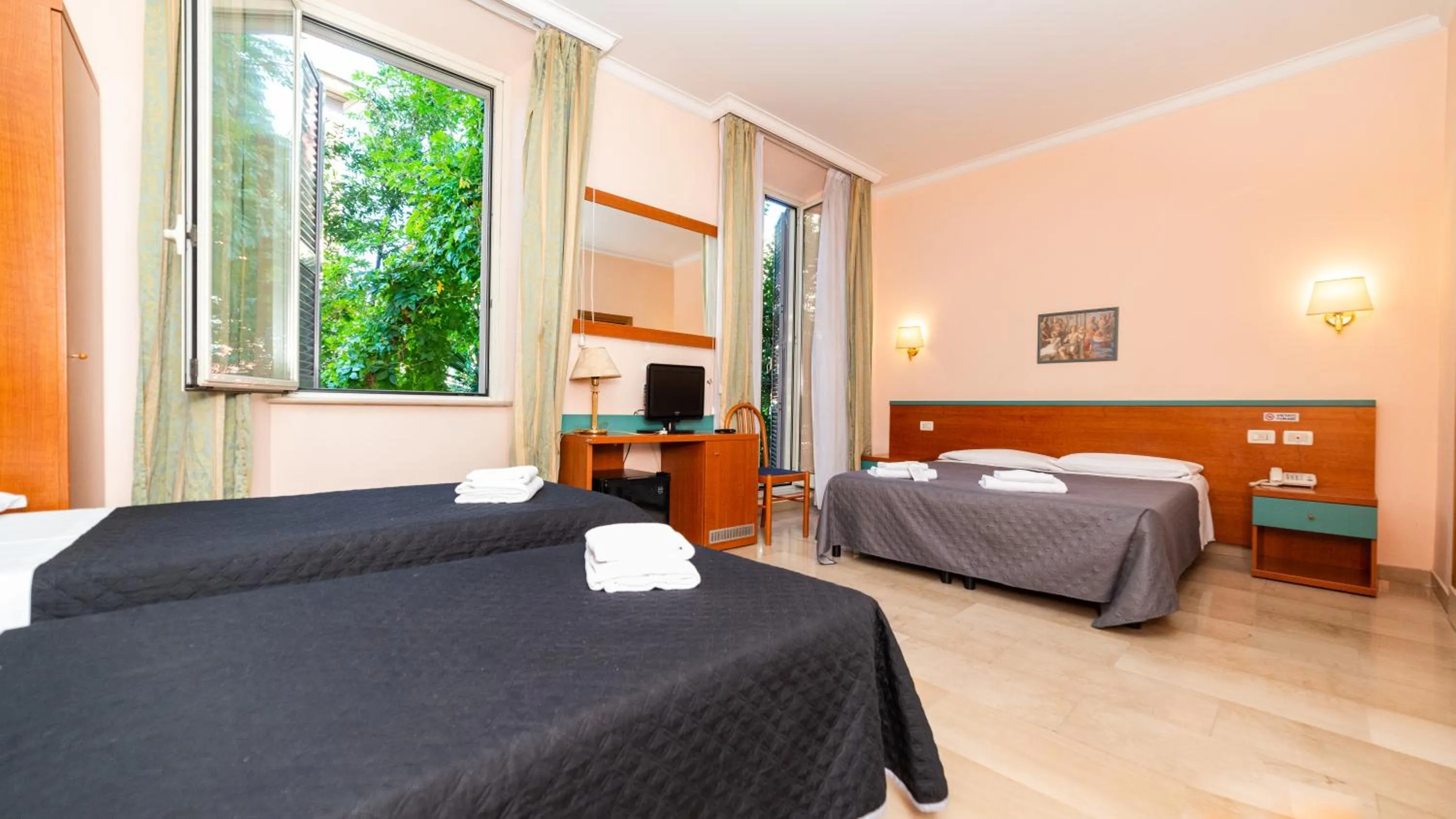 Bedroom, Bed in Hotel Center 2