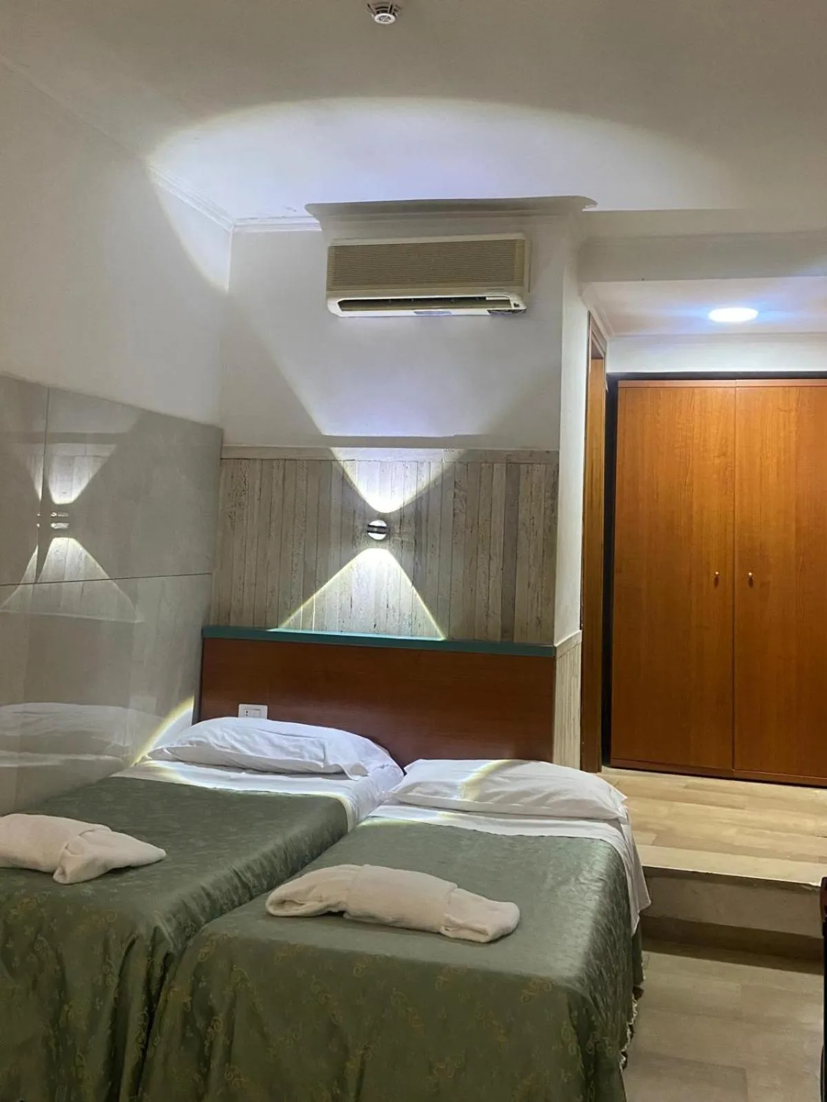 Bed in Hotel Center 2