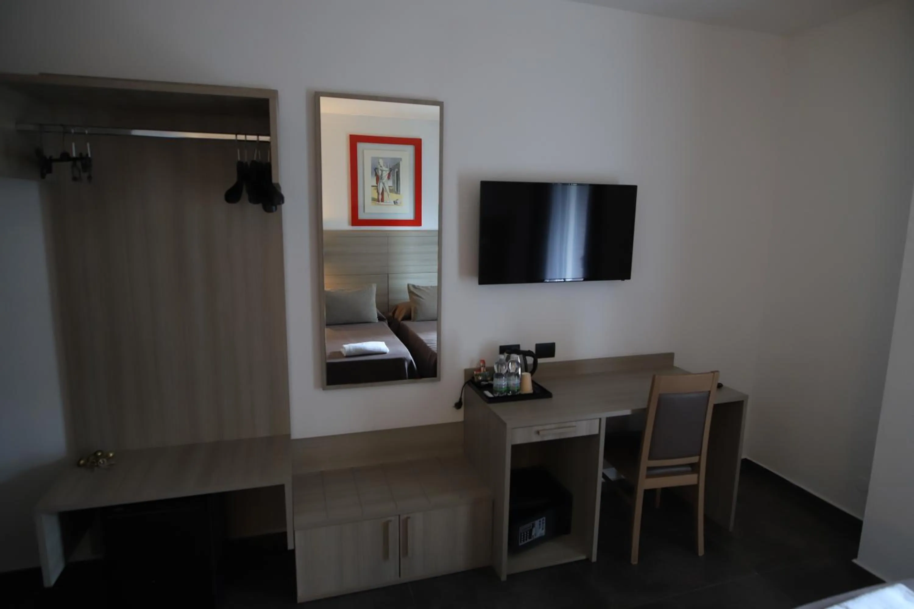 TV and multimedia in Tiby Hotel