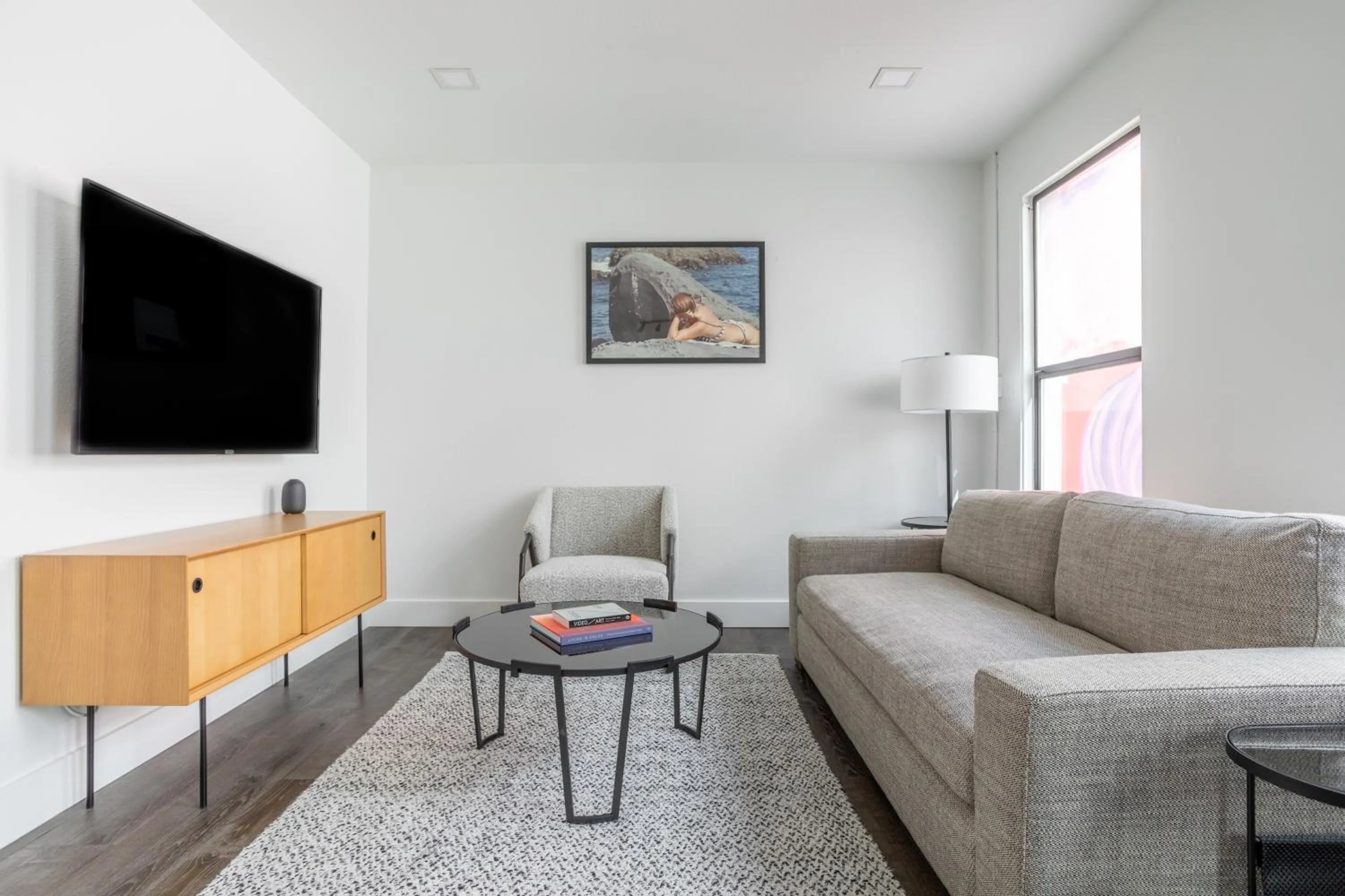 Living room in Reside Seattle Downtown, a Wyndham Residence