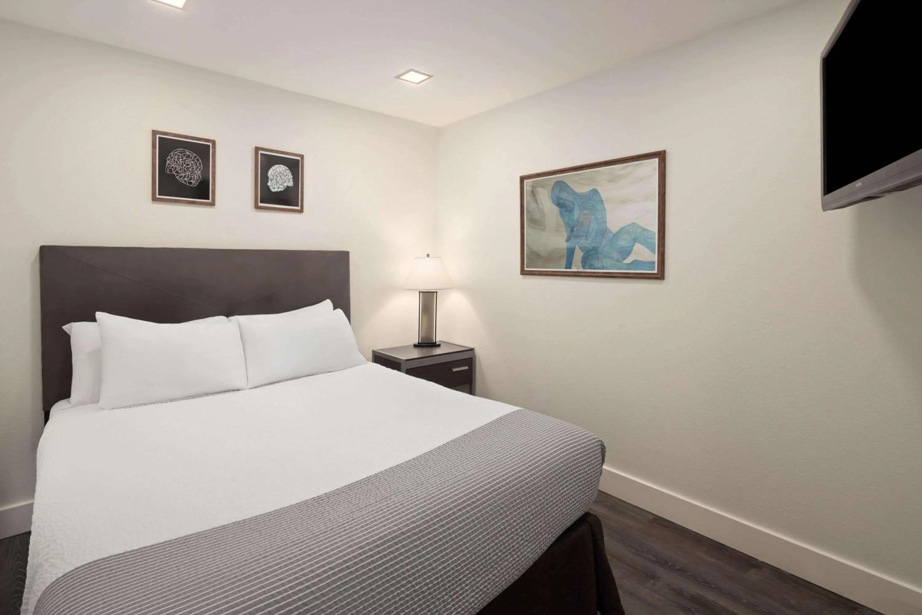 Photo of the whole room, Bed in Reside Seattle Downtown, a Wyndham Residence