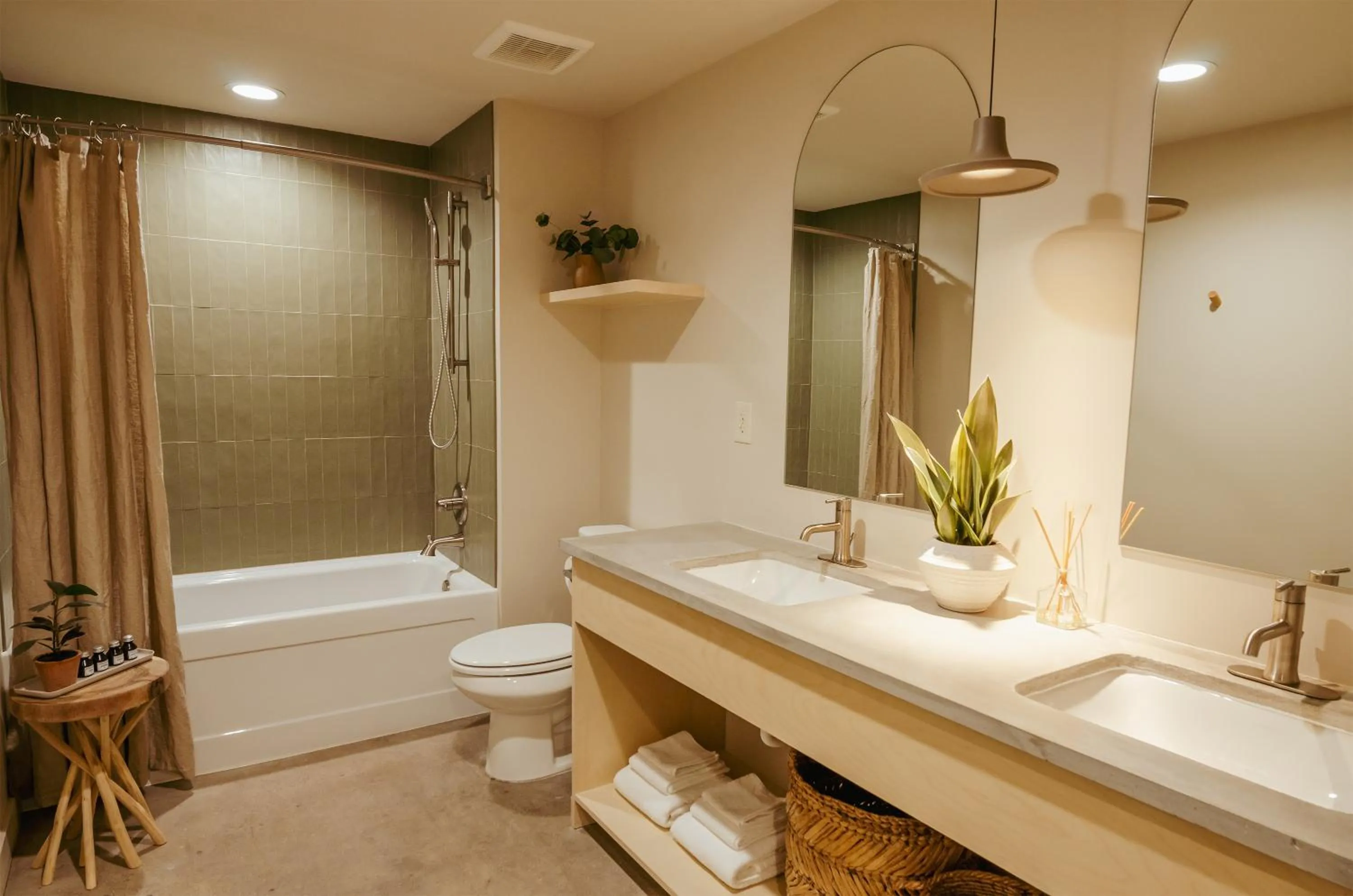 Shower in Brut Hotel