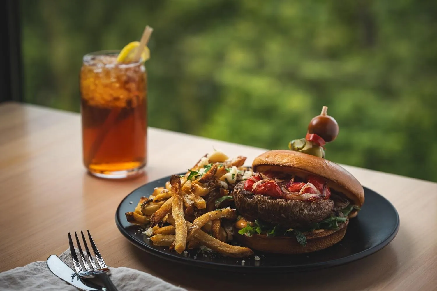 Restaurant/places to eat in Brut Hotel