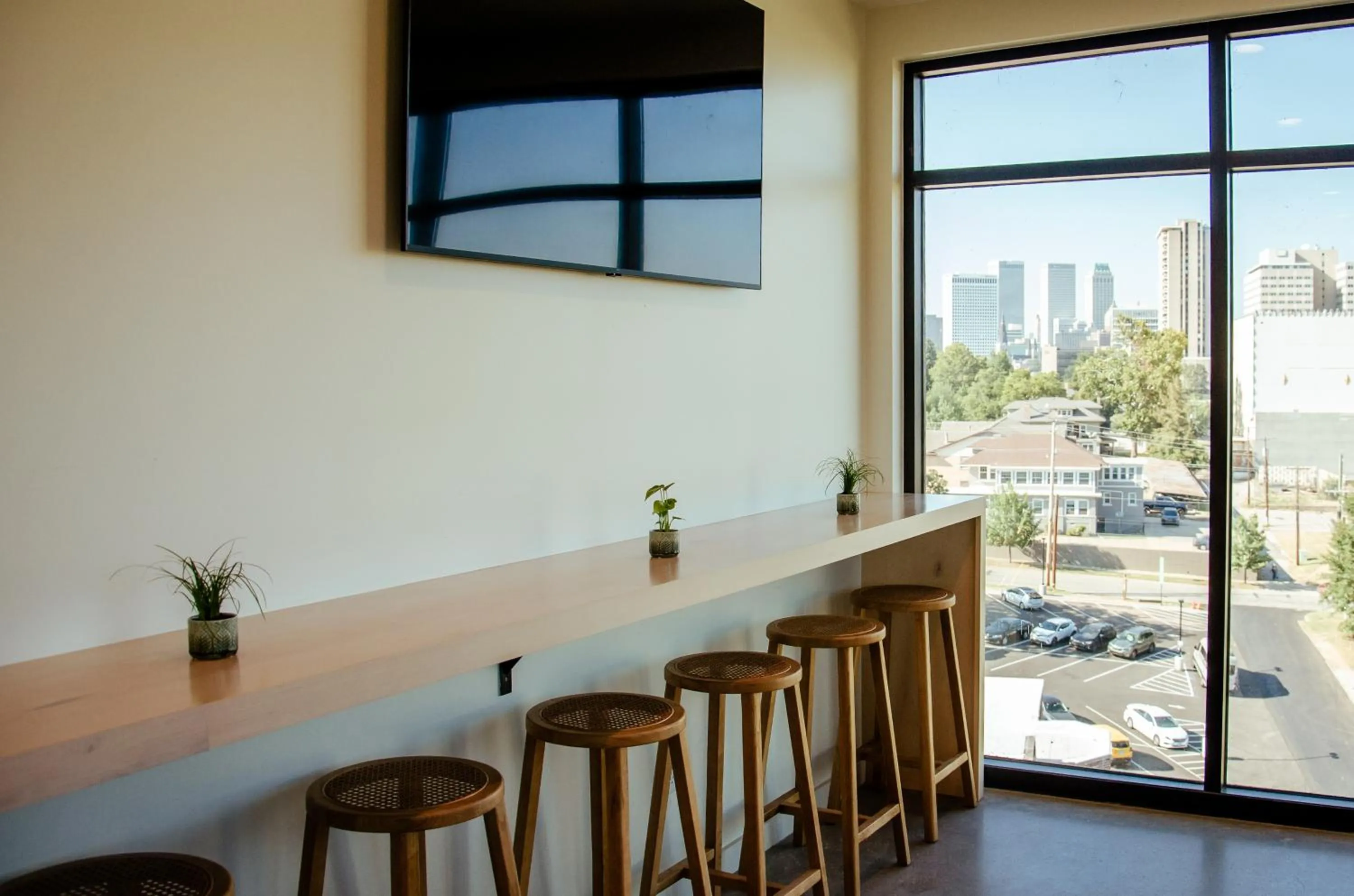 Restaurant/places to eat in Brut Hotel