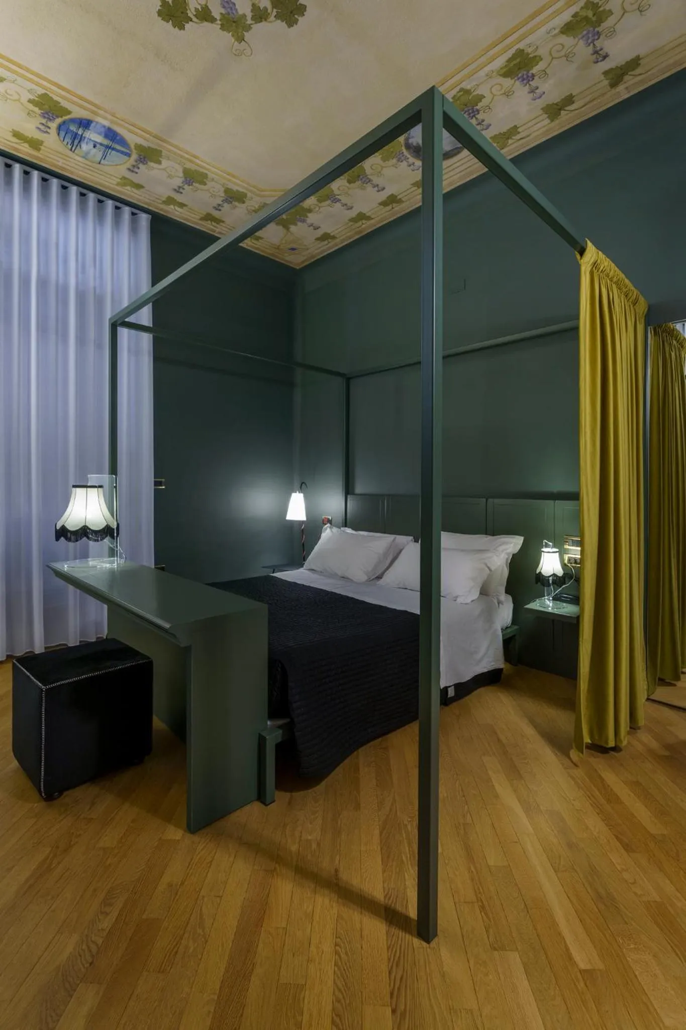 Bed in Villa Raffaello Park Hotel