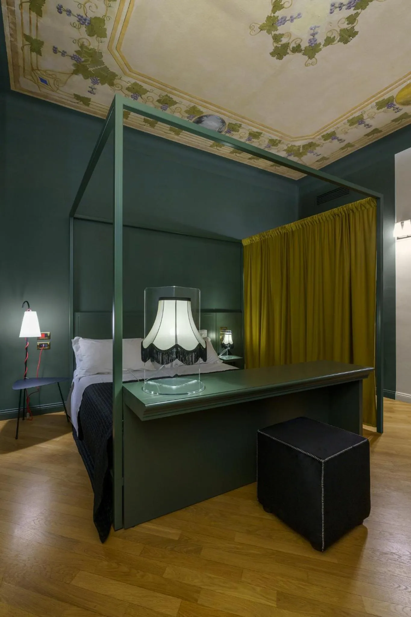 Bed in Villa Raffaello Park Hotel