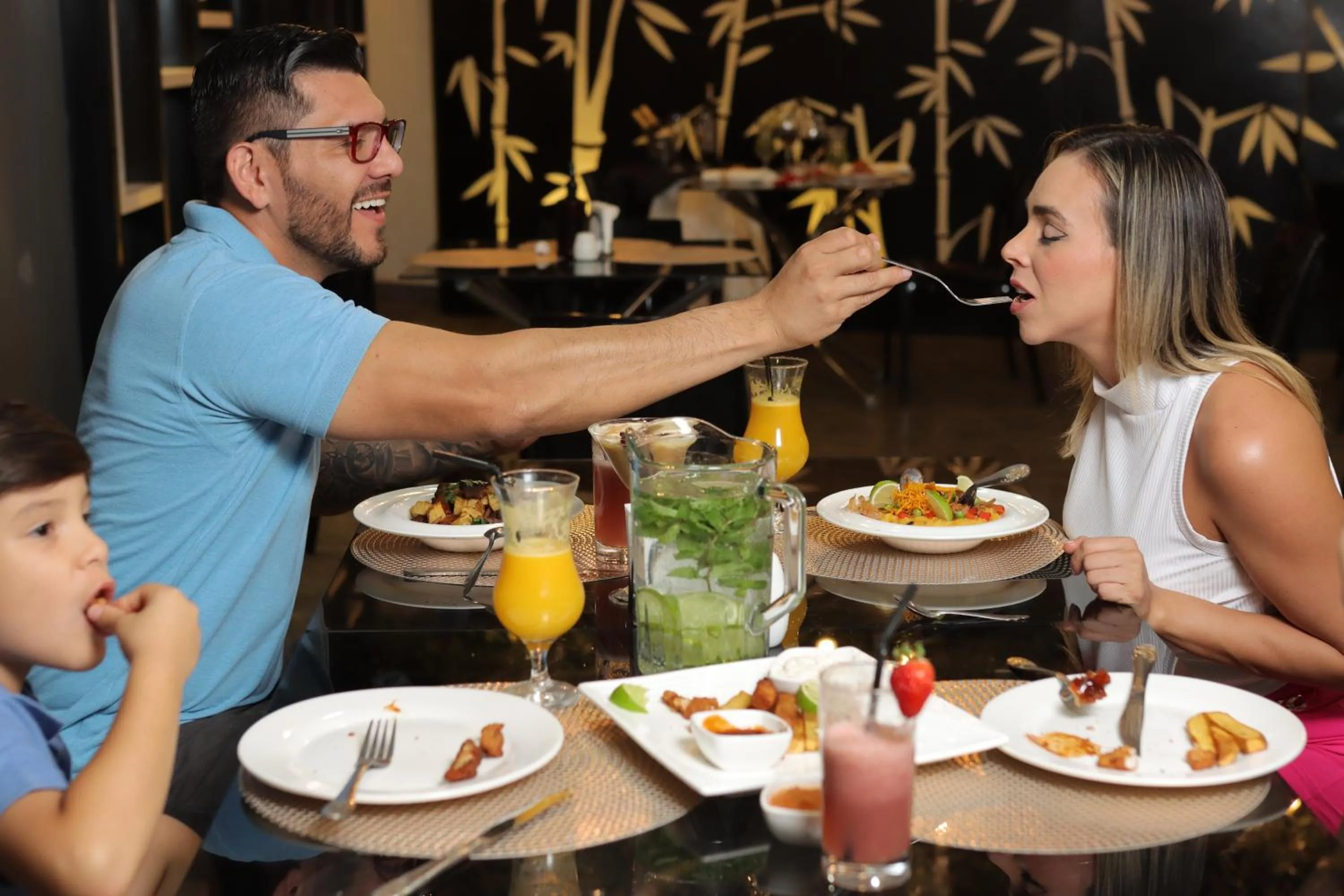 Restaurant/places to eat in HOTEL OSHO